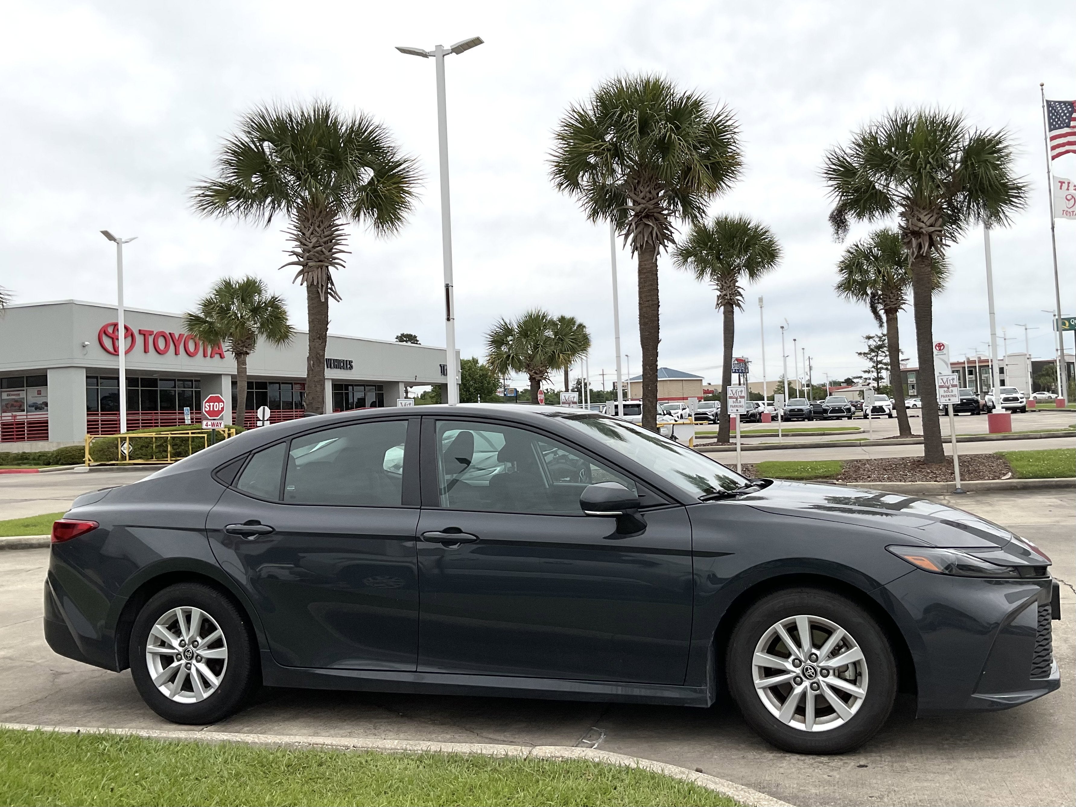 2025 Toyota CAMRY LE