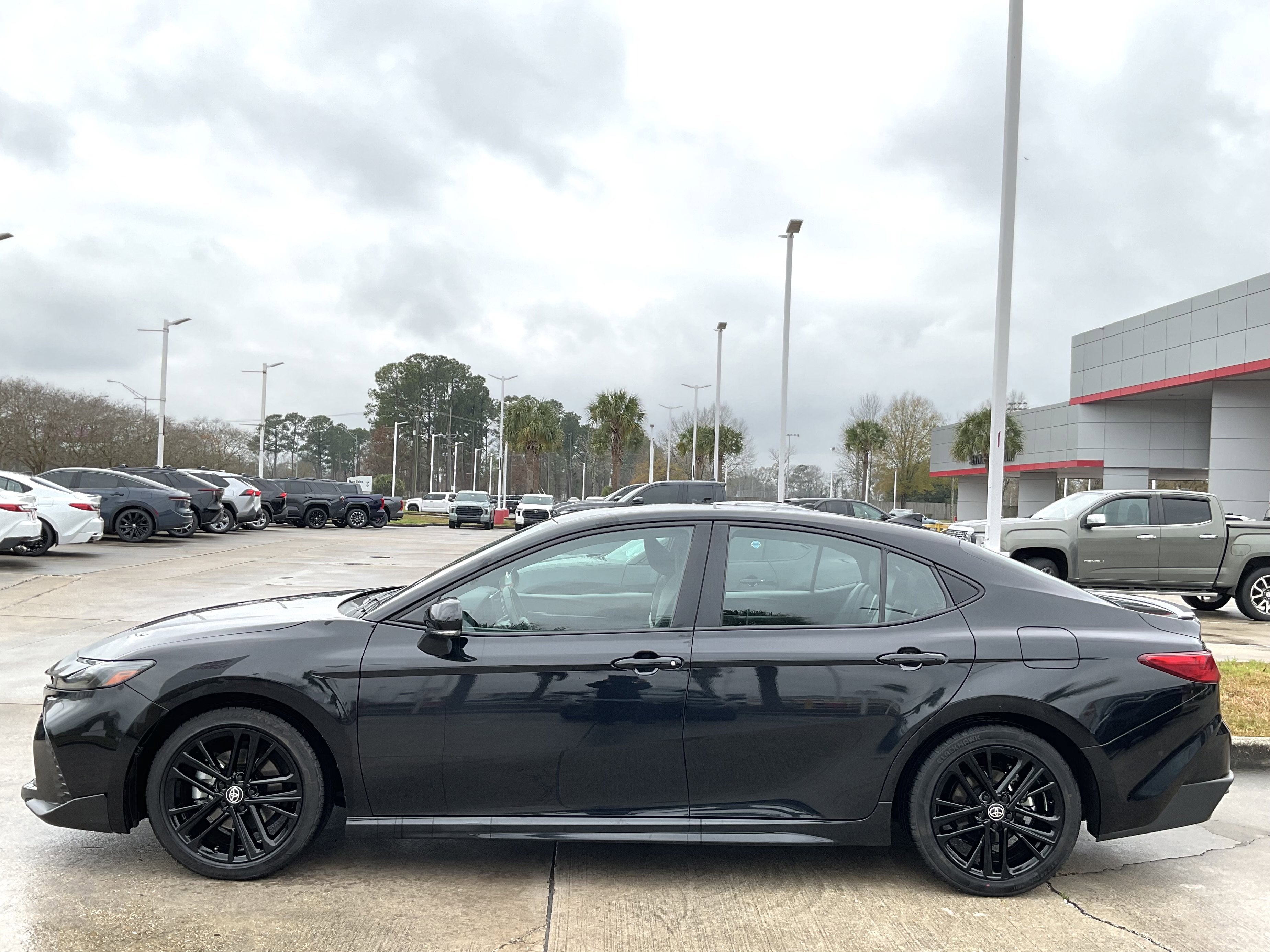 2025 Toyota CAMRY SE