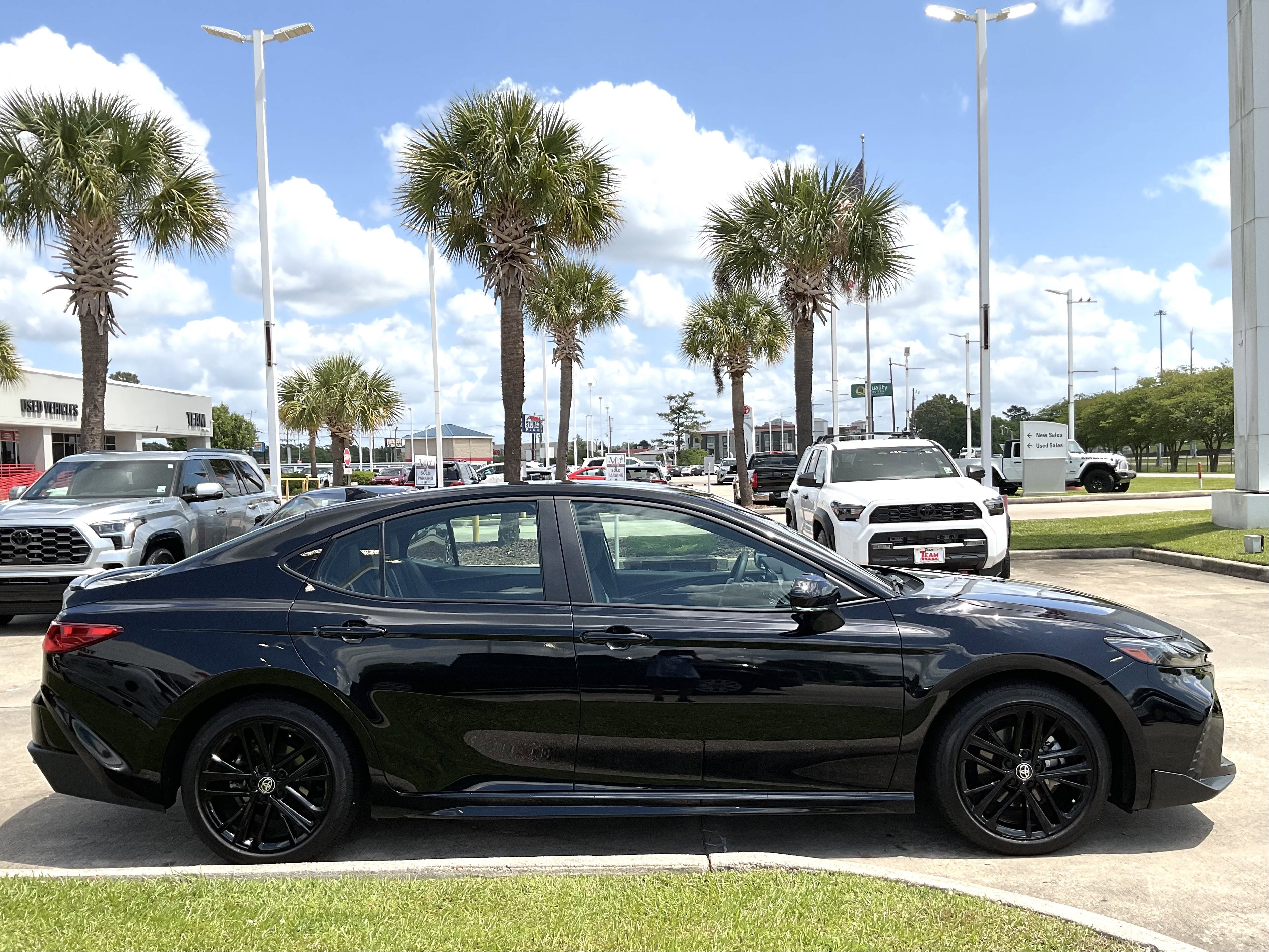 2025 Toyota CAMRY SE