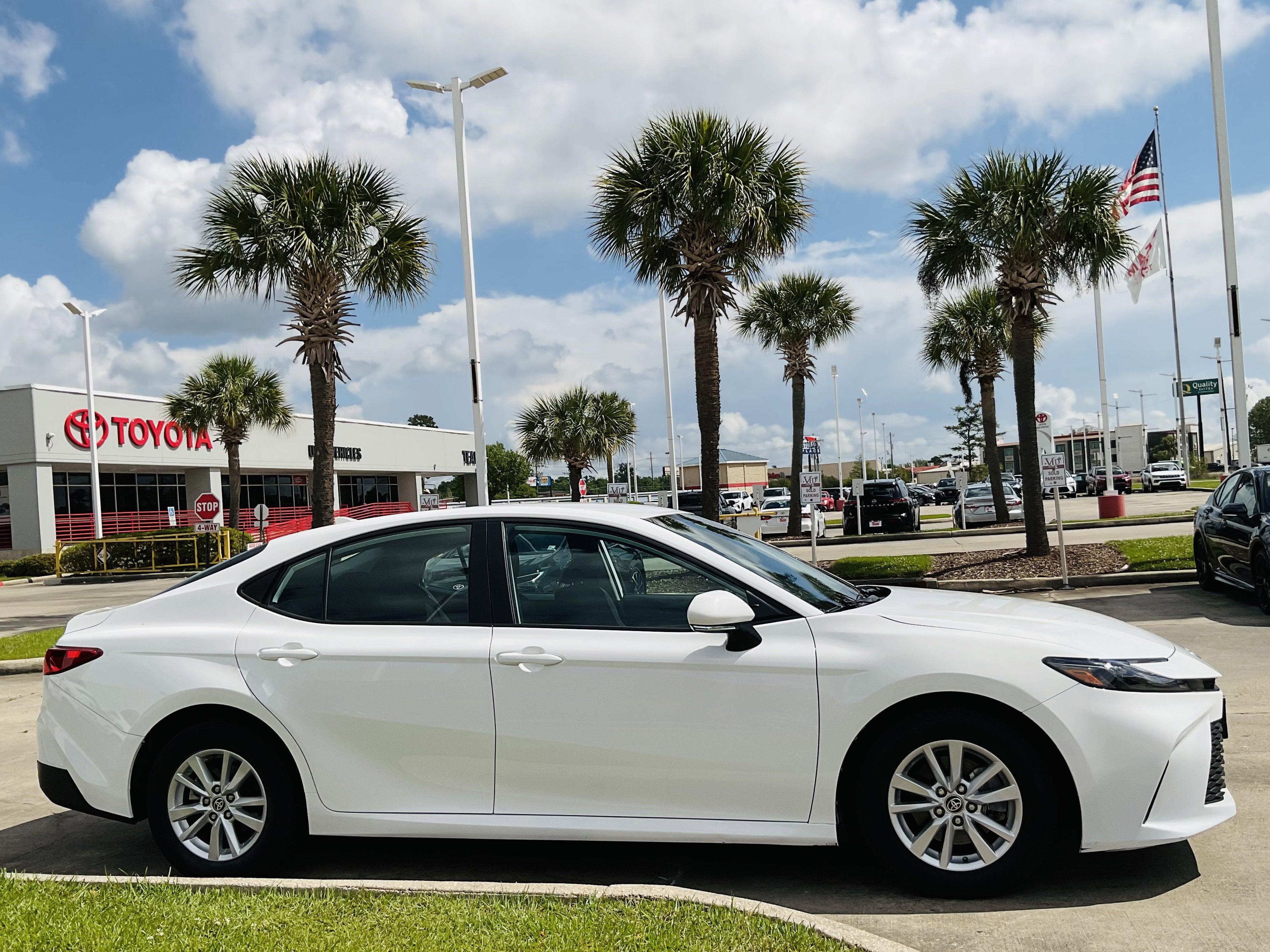2025 Toyota CAMRY LE