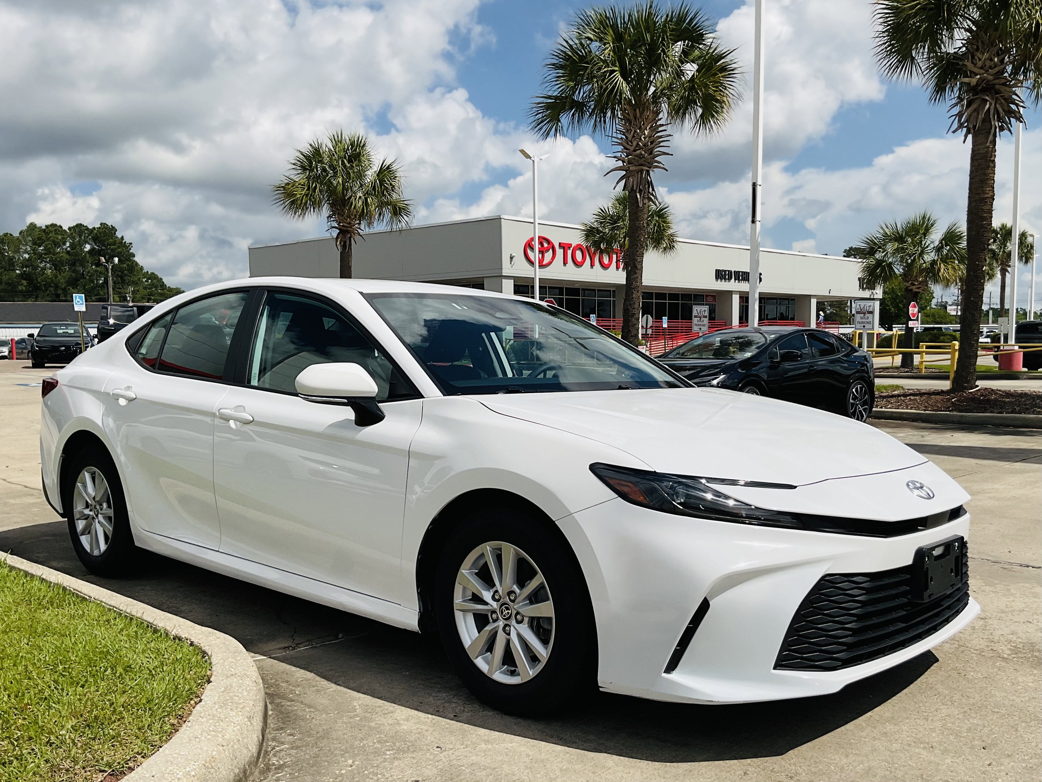 2025 Toyota CAMRY LE