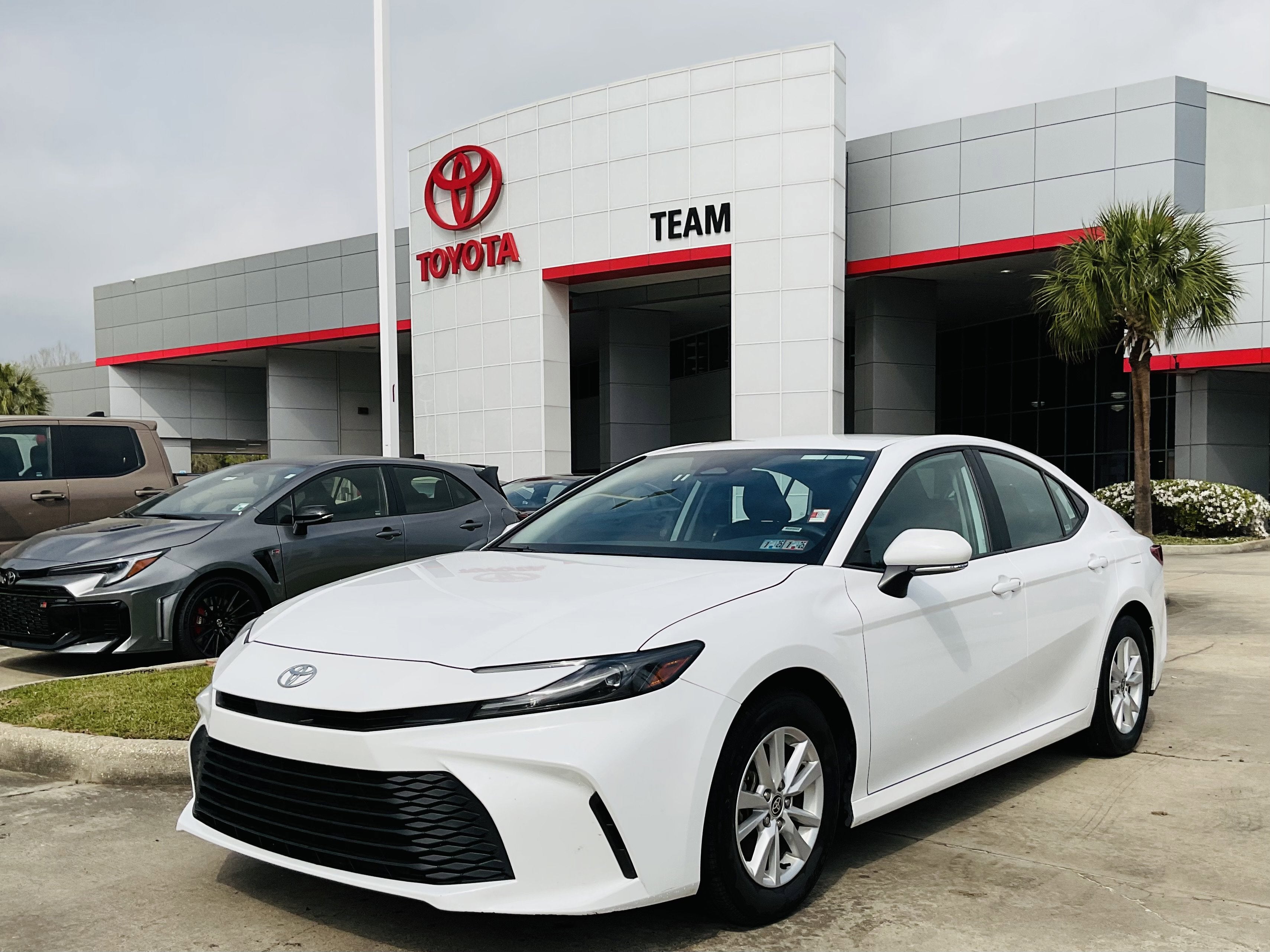 2025 Toyota CAMRY LE