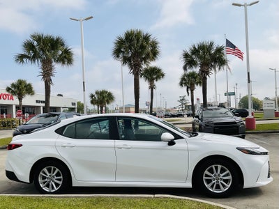 2025 Toyota CAMRY LE