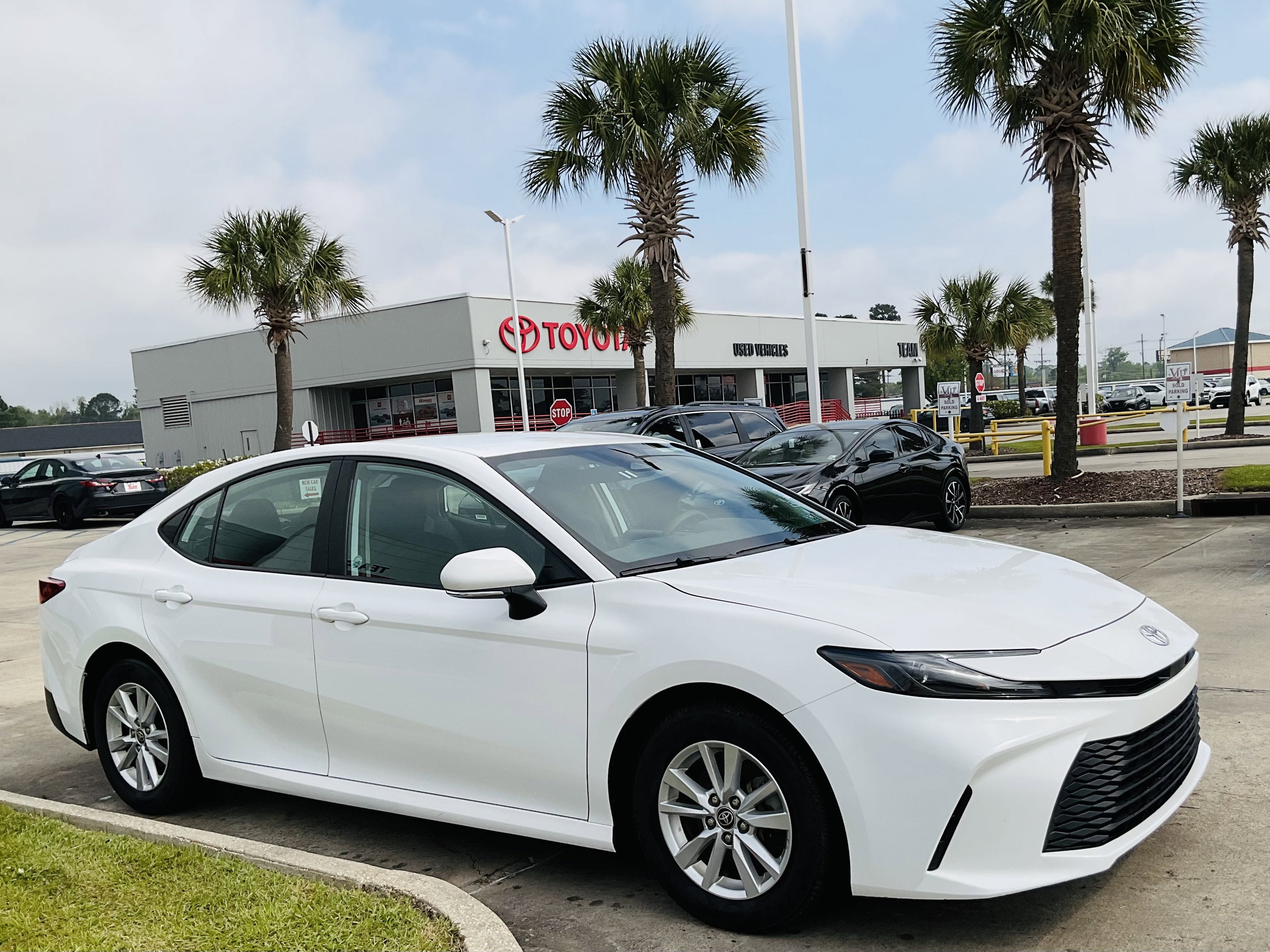 2025 Toyota CAMRY LE