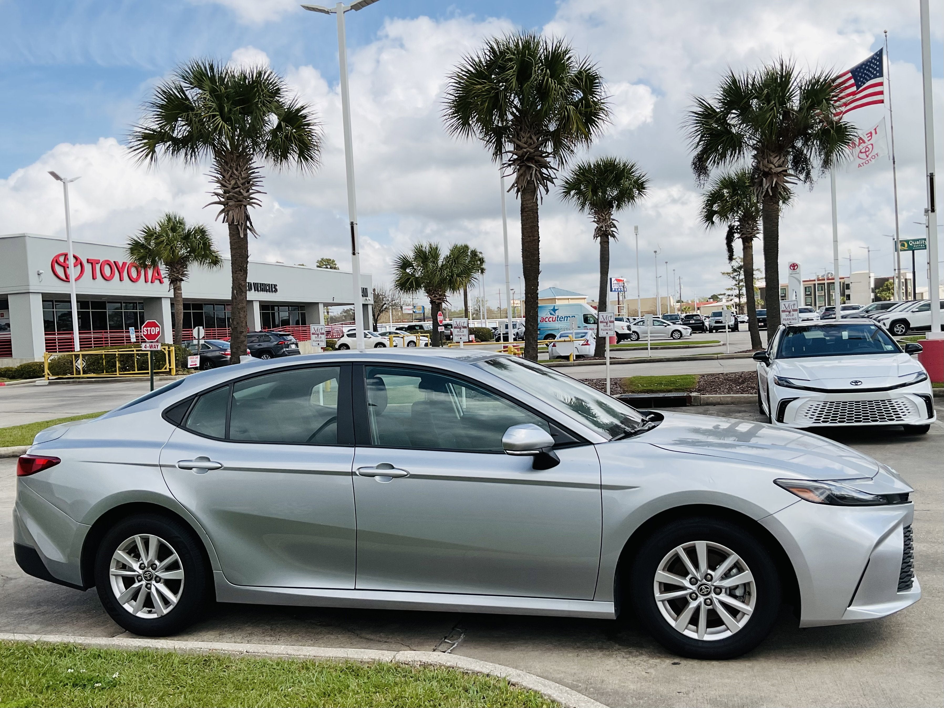 2025 Toyota CAMRY LE