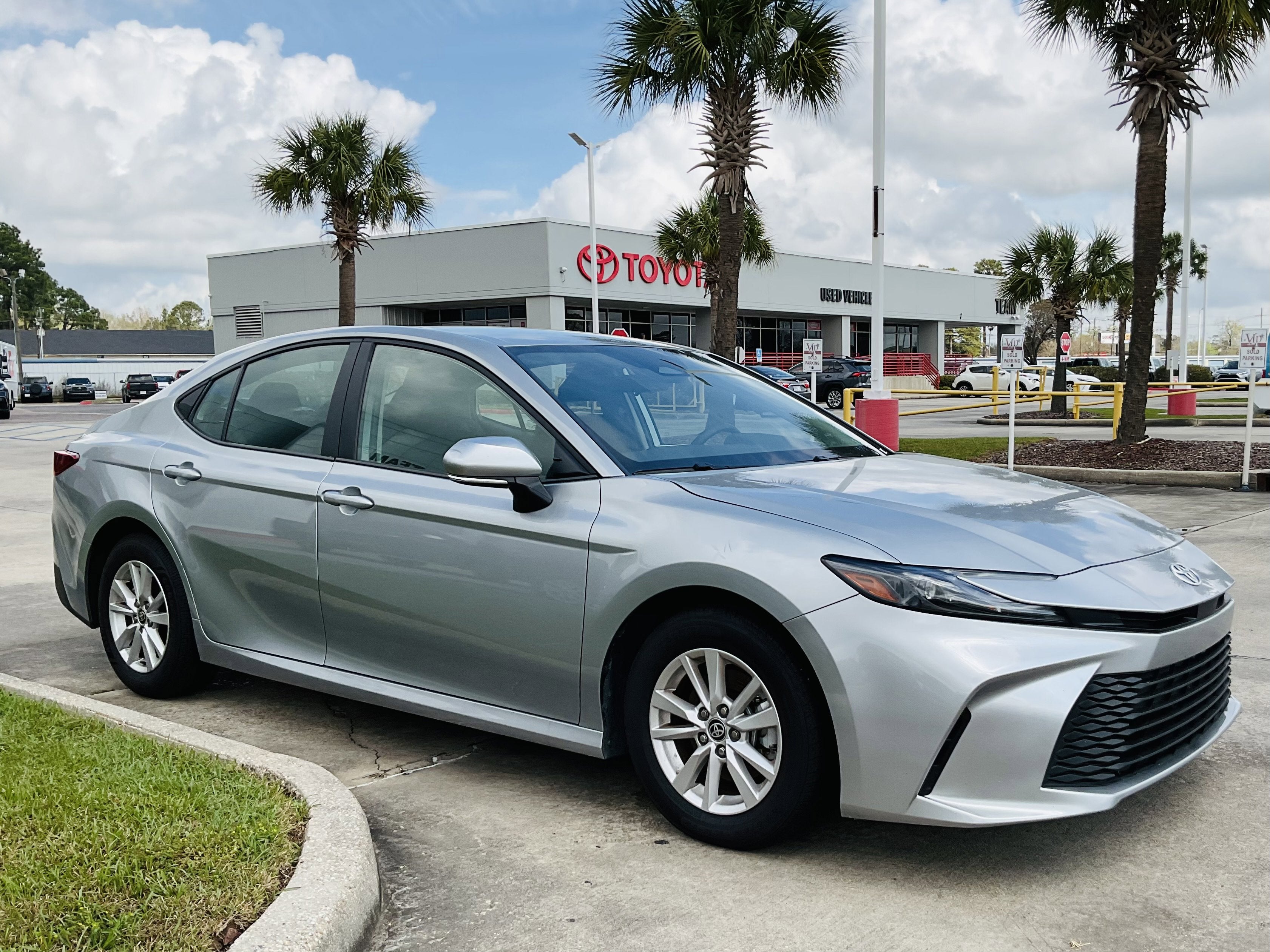 2025 Toyota CAMRY LE