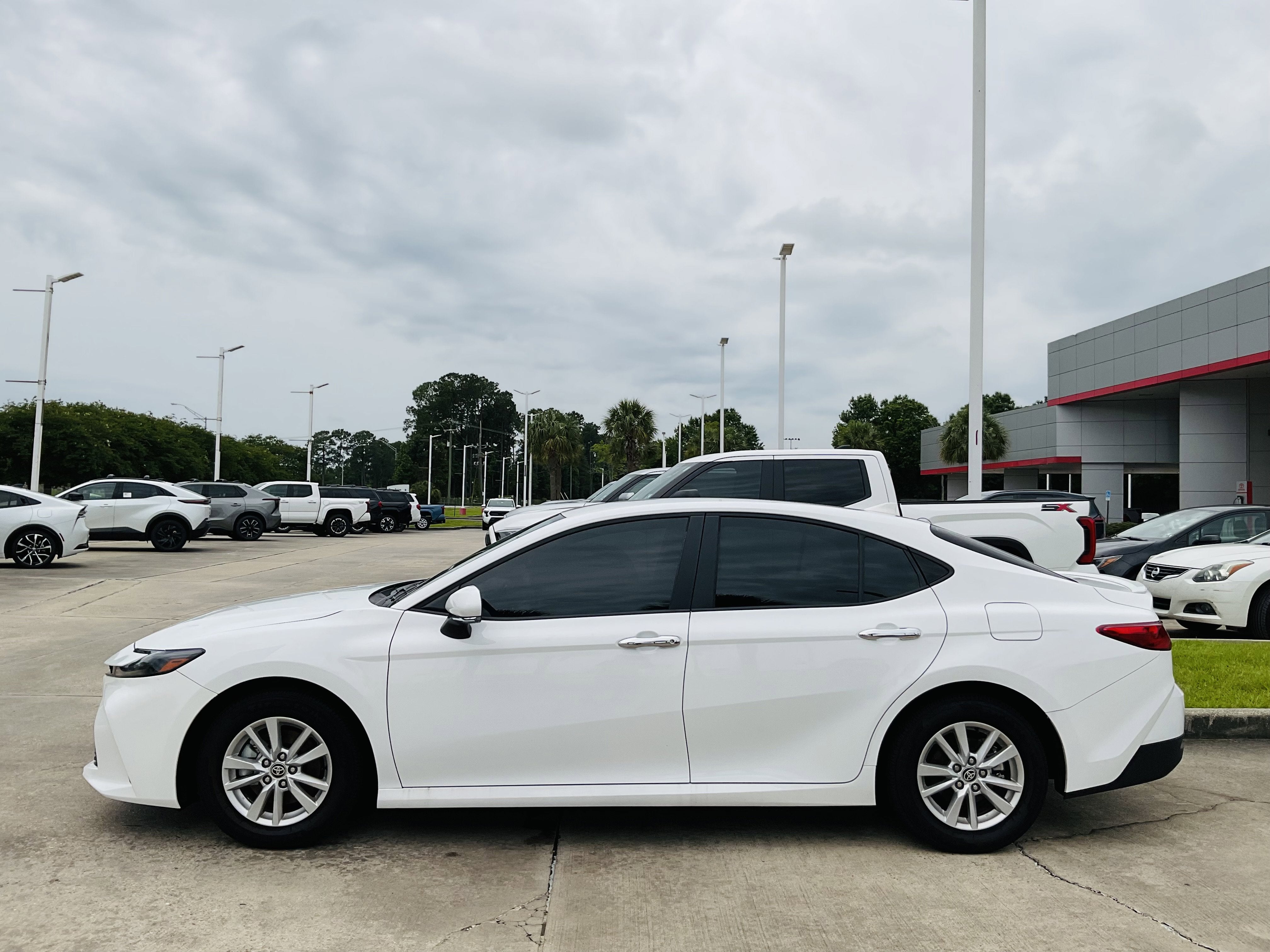 2025 Toyota CAMRY LE