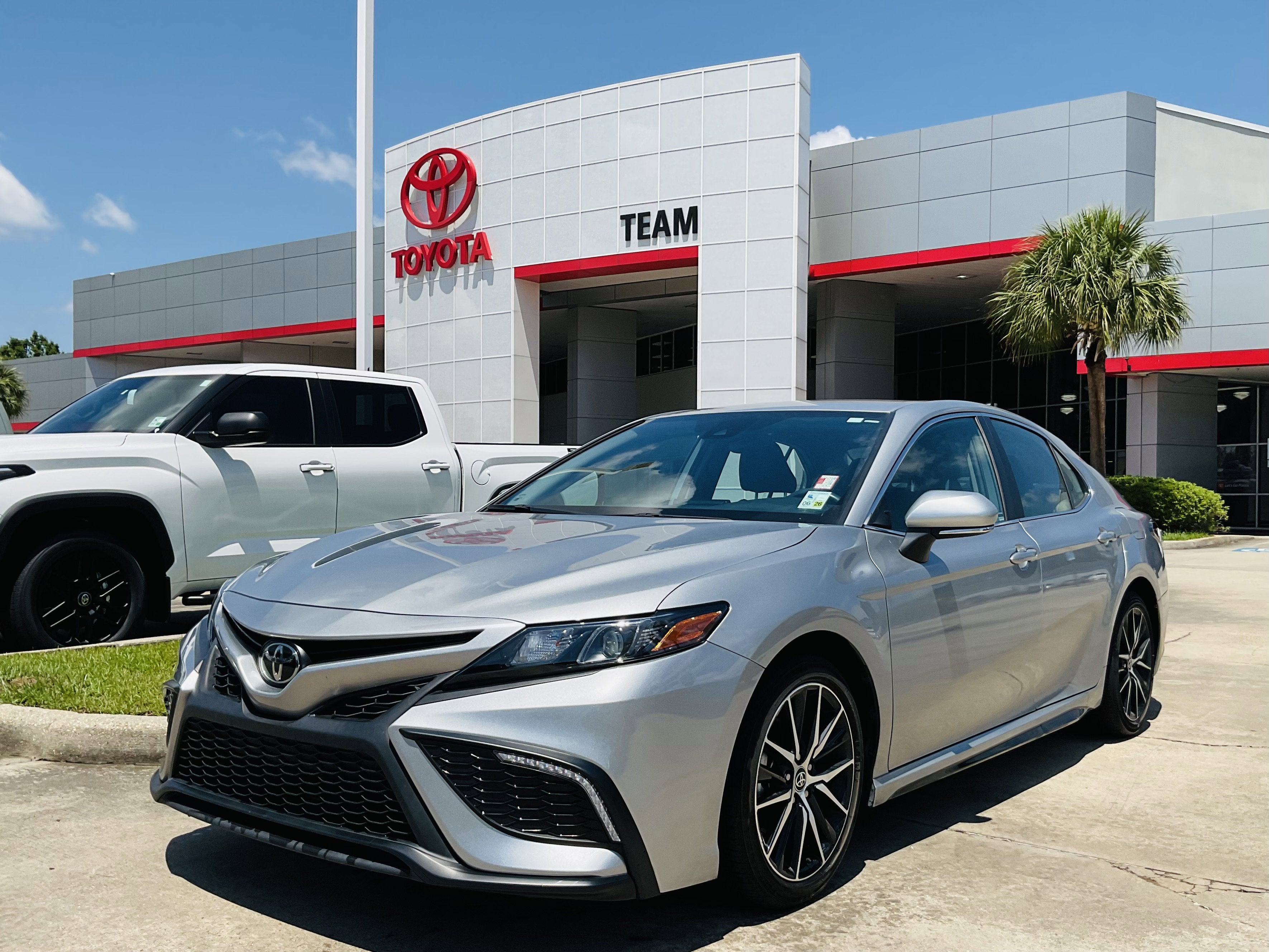 2022 Toyota CAMRY SE