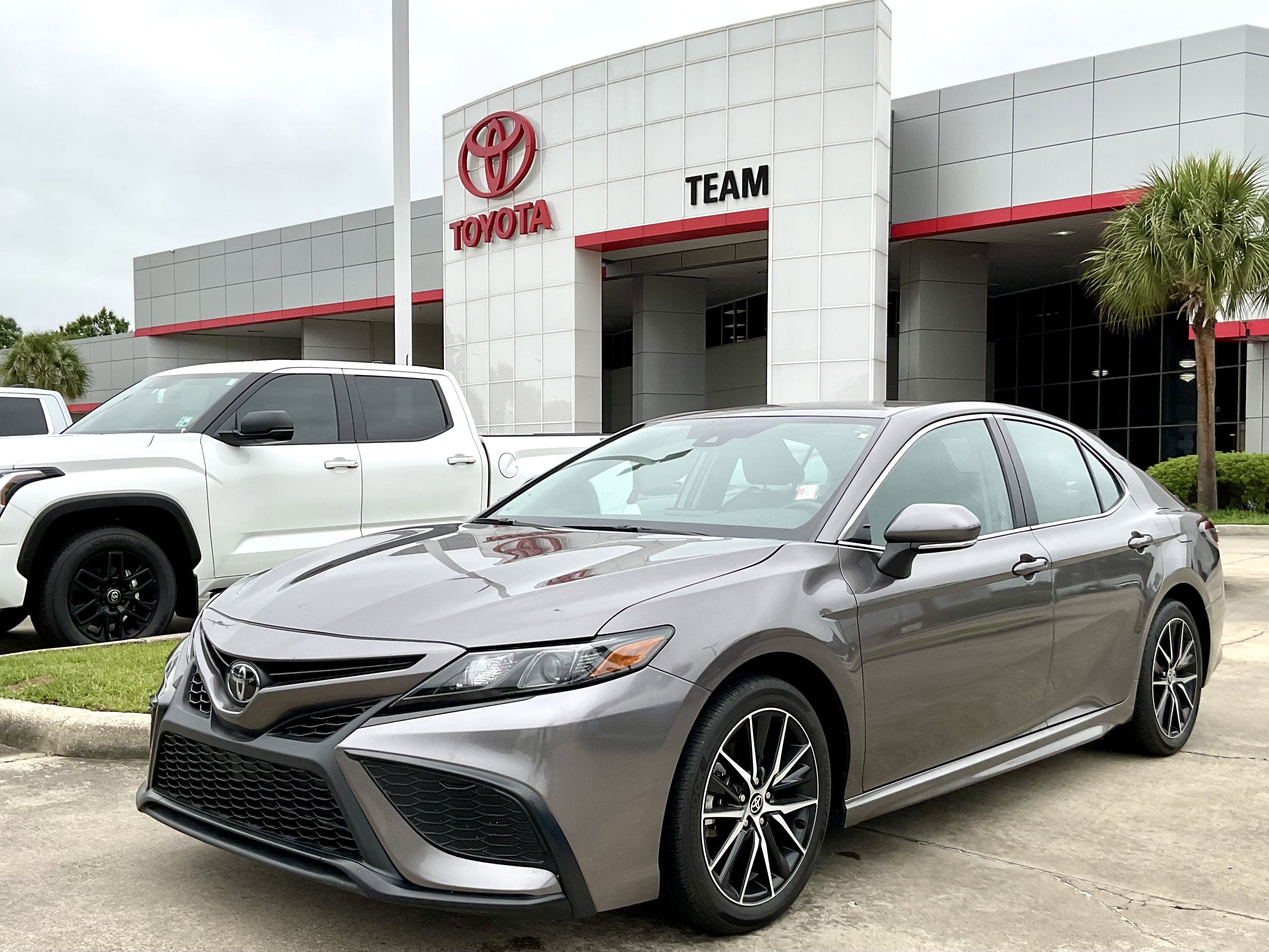2024 Toyota CAMRY SE