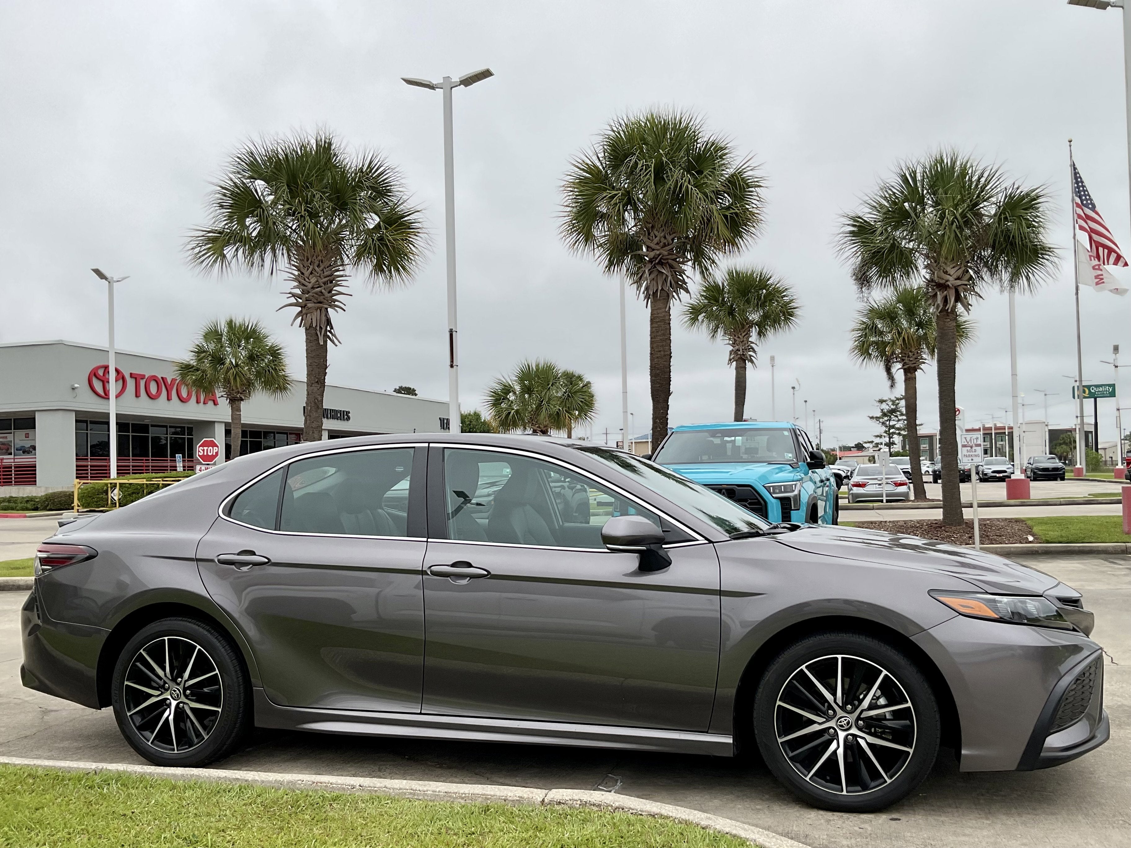 2024 Toyota CAMRY SE