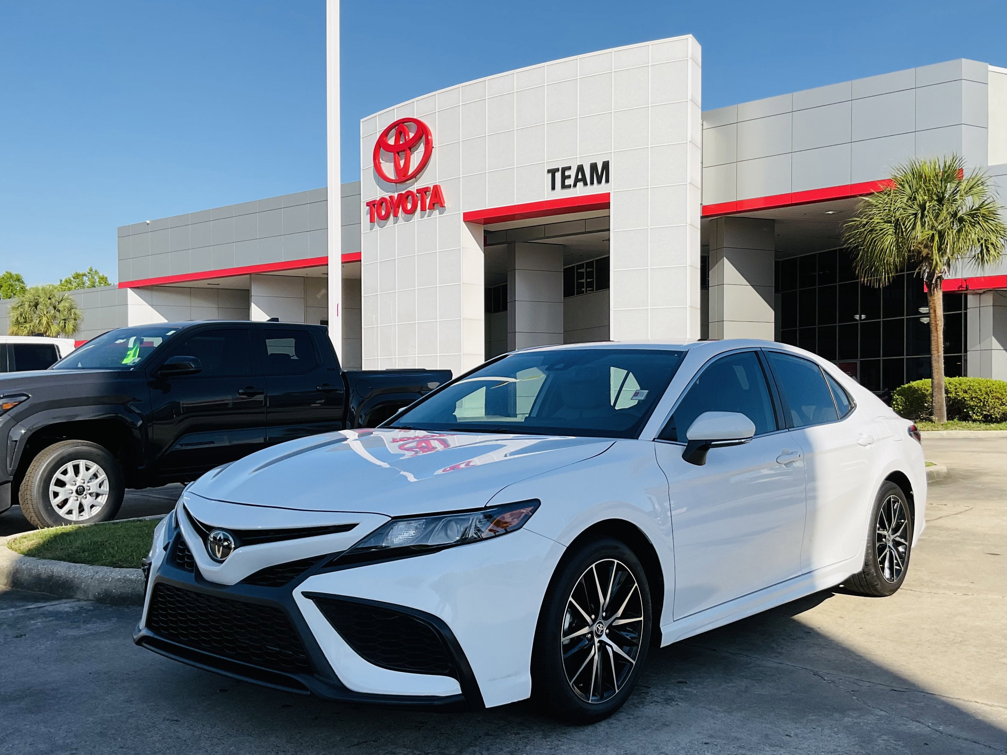 2024 Toyota CAMRY SE
