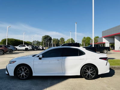 2024 Toyota CAMRY SE