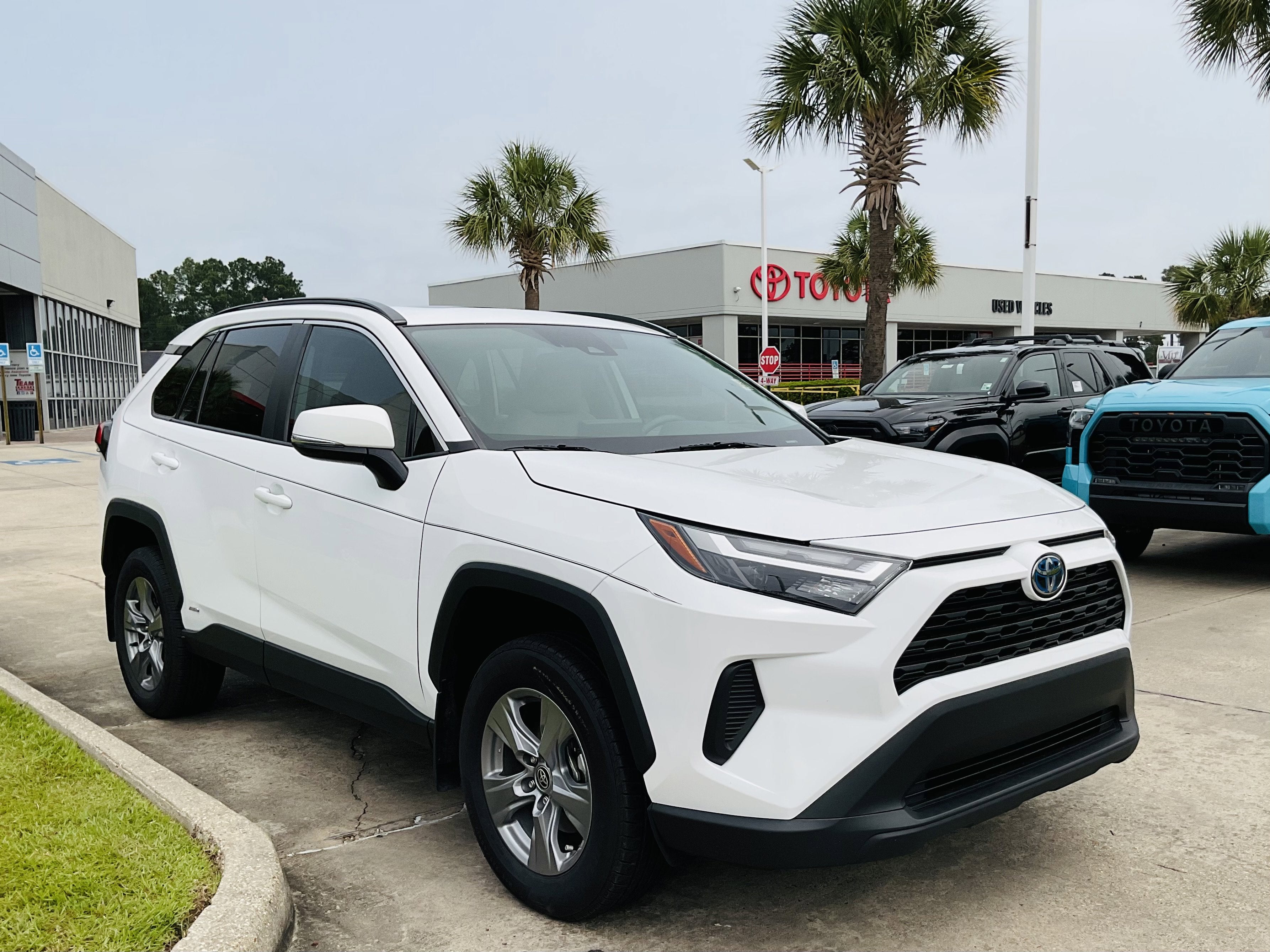 2024 Toyota RAV4 HYBRID Hybrid XLE