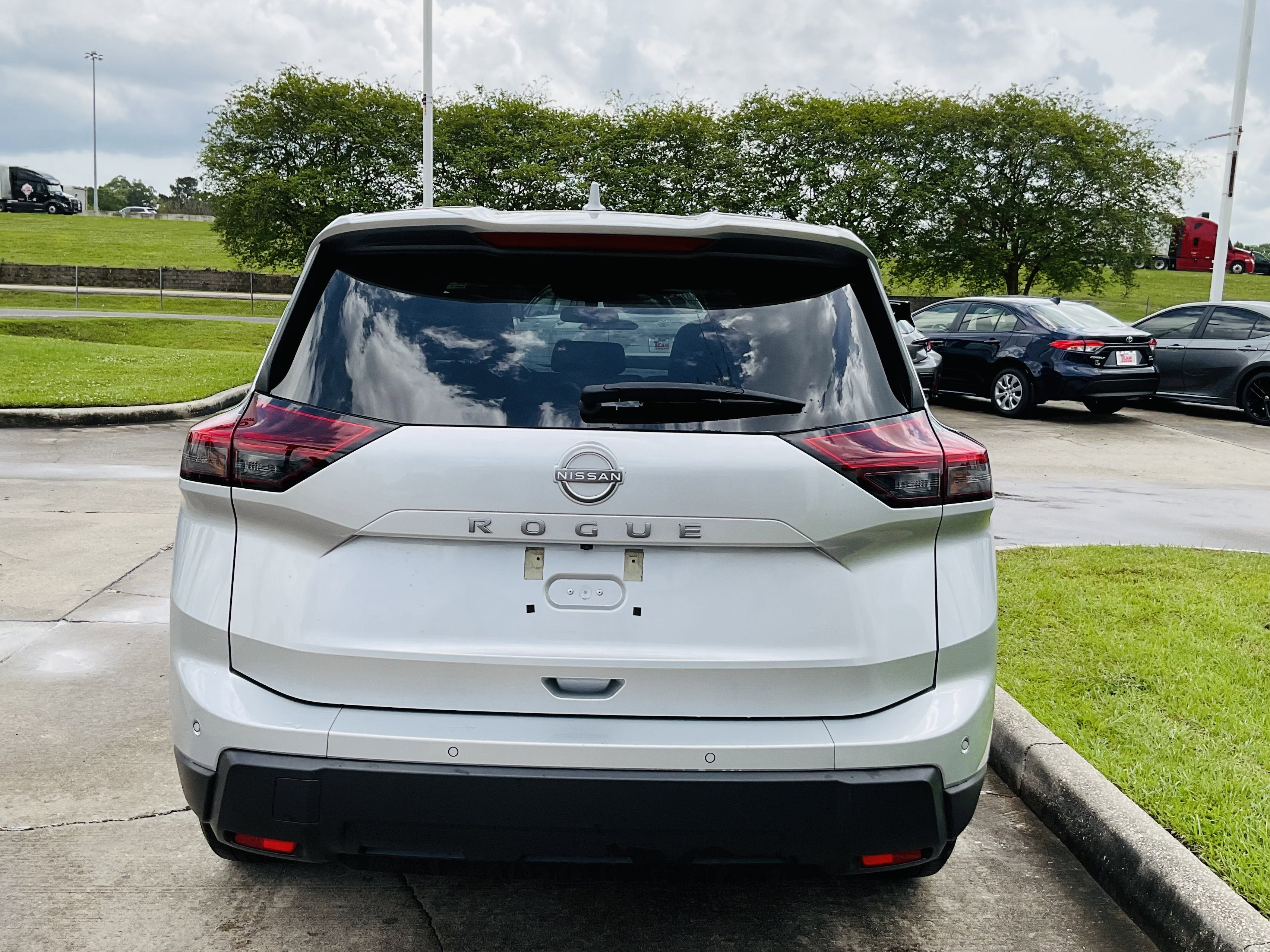 2025 Nissan Rogue SV