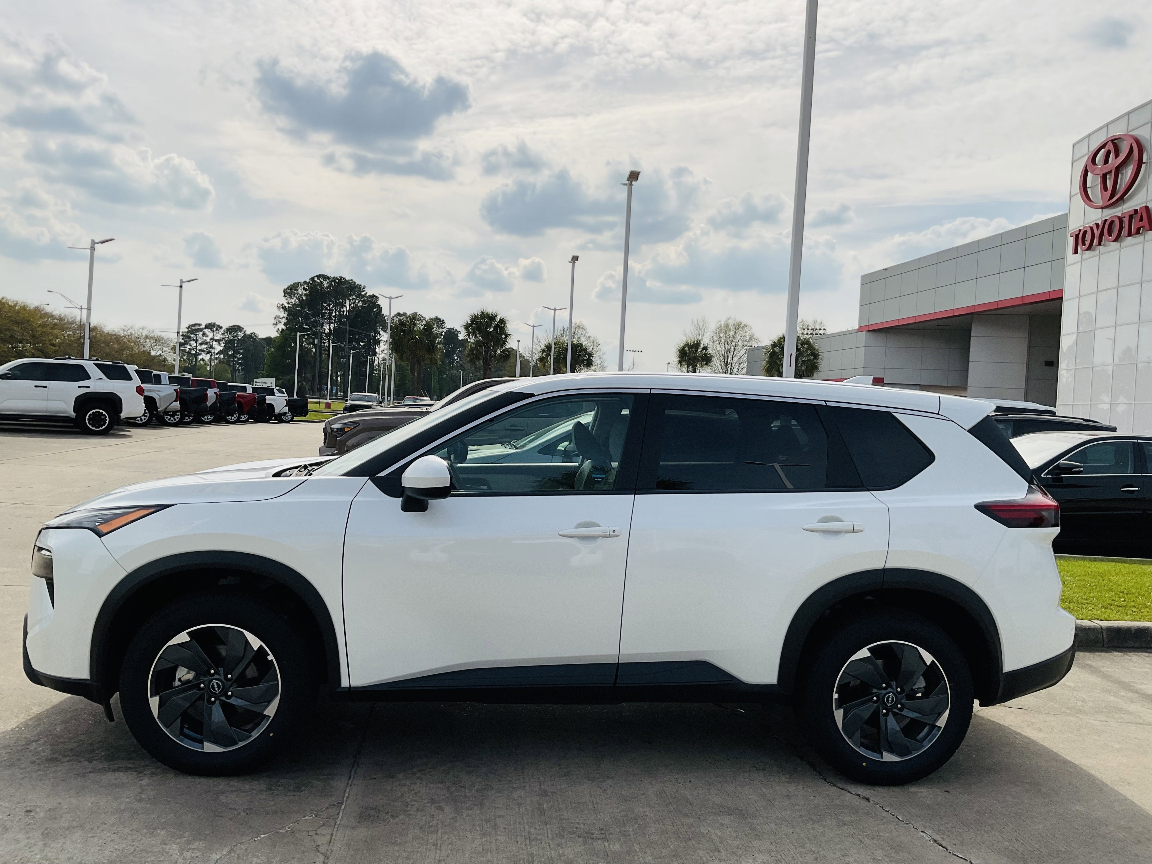 2025 Nissan Rogue SV