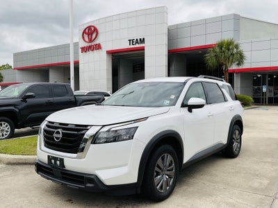 2025 Nissan Pathfinder SV