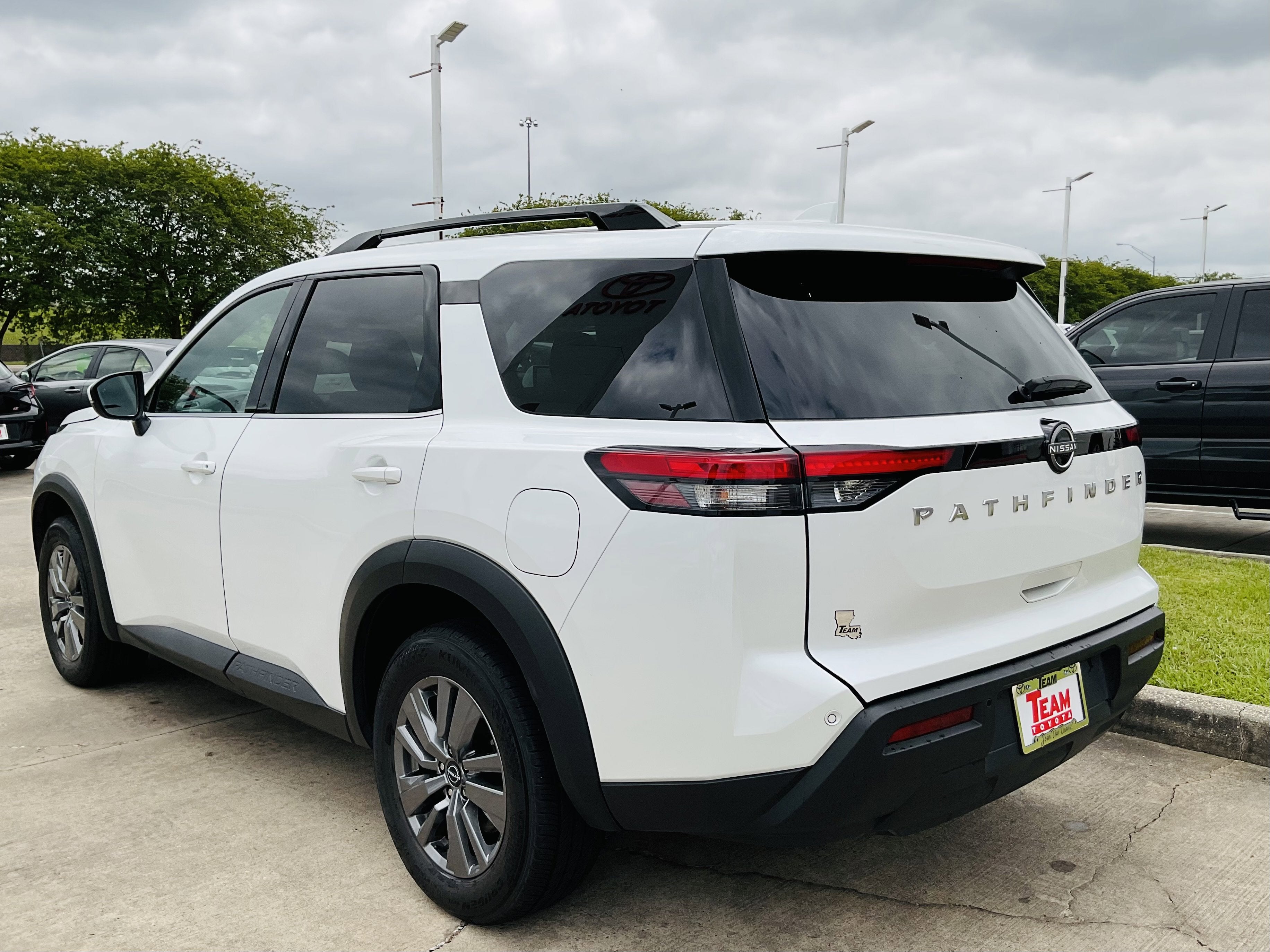 2025 Nissan Pathfinder SV