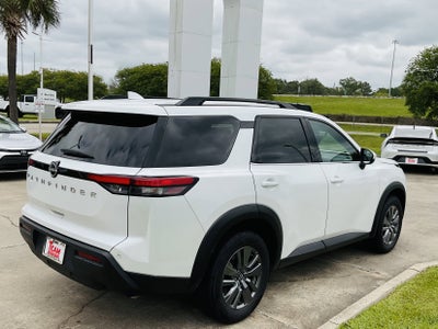 2025 Nissan Pathfinder SV