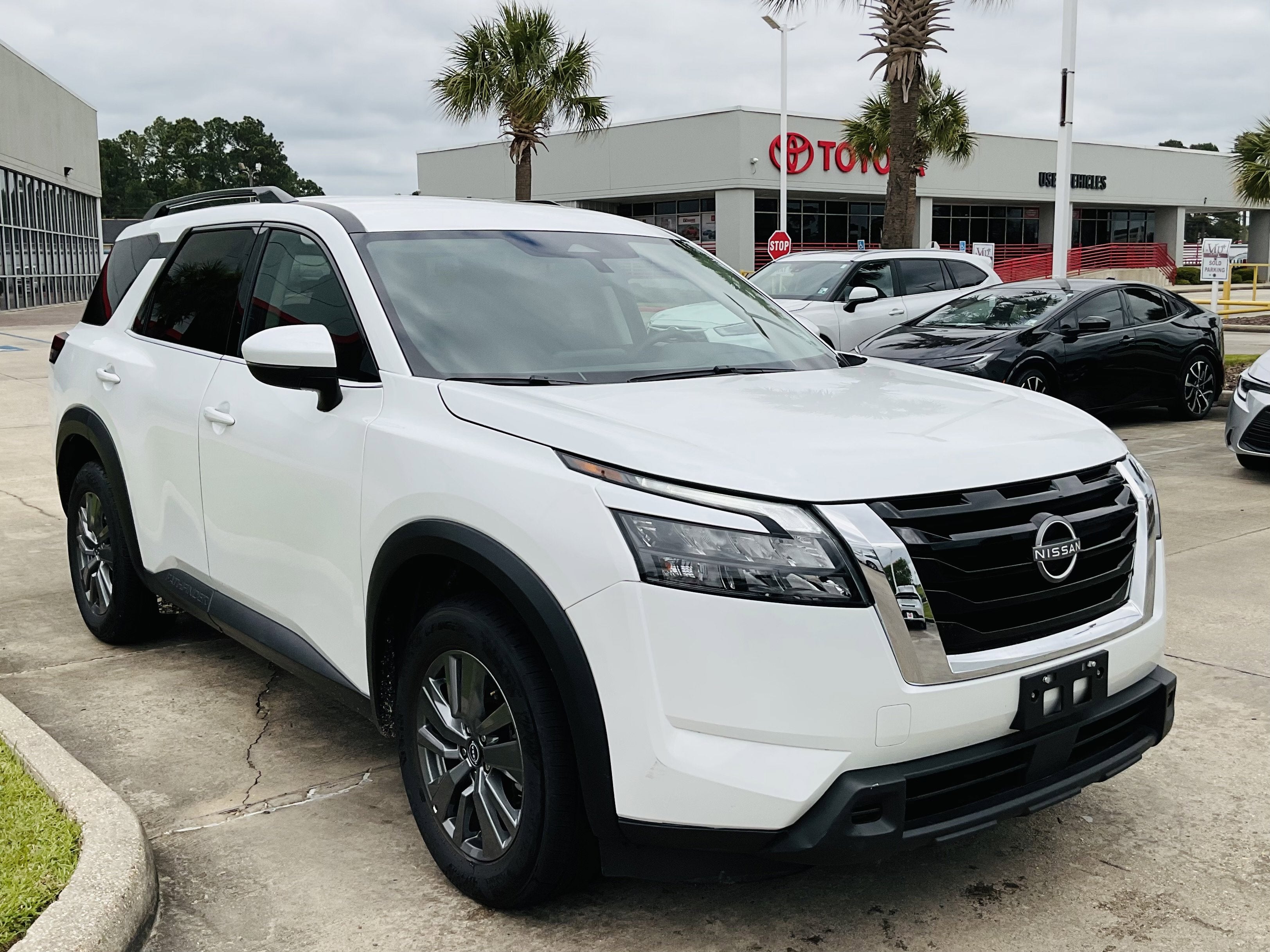 2025 Nissan Pathfinder SV