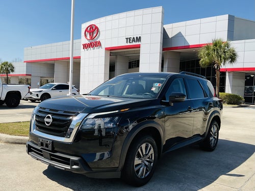 2025 Nissan Pathfinder SV