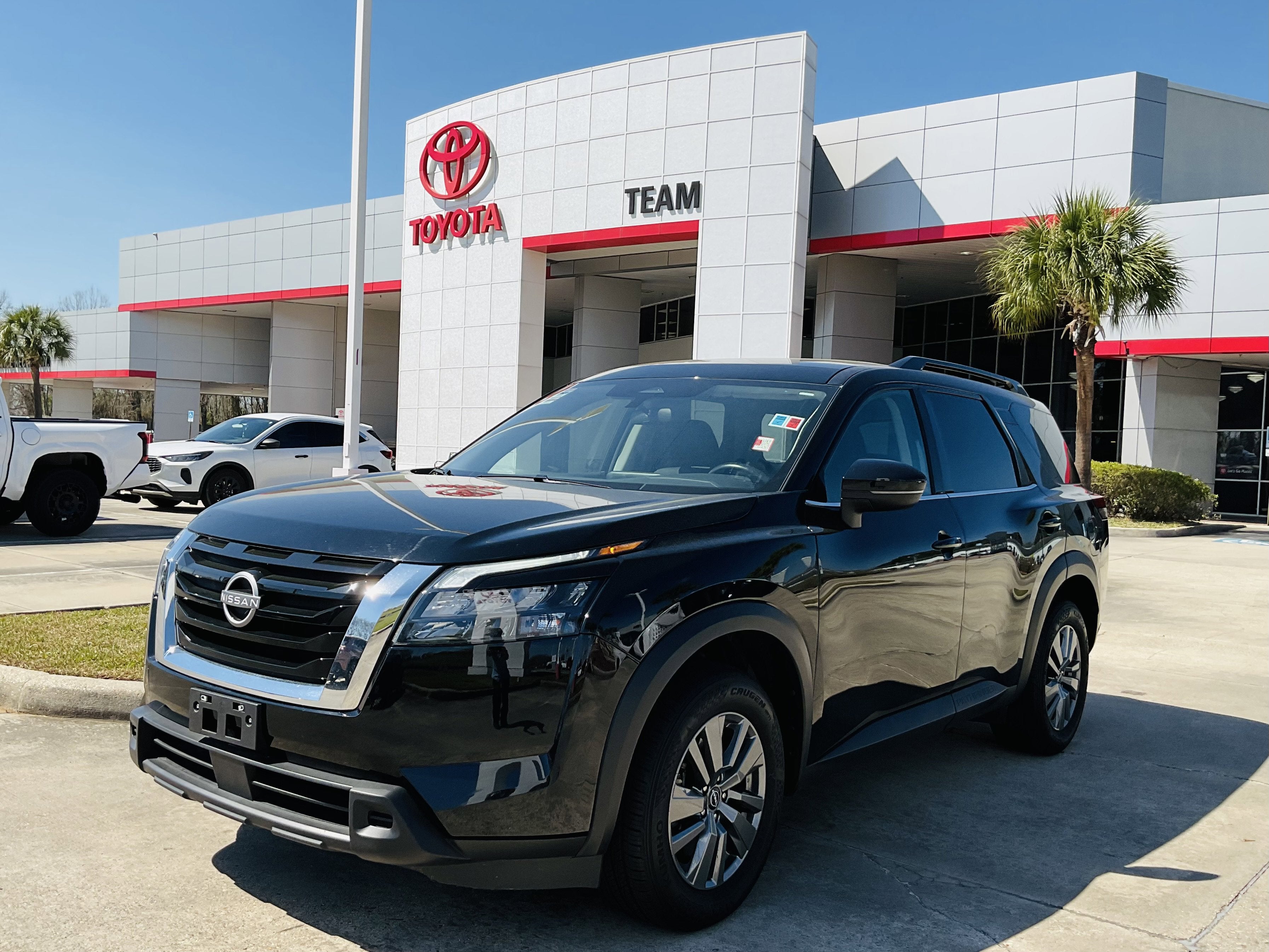 2025 Nissan Pathfinder SV