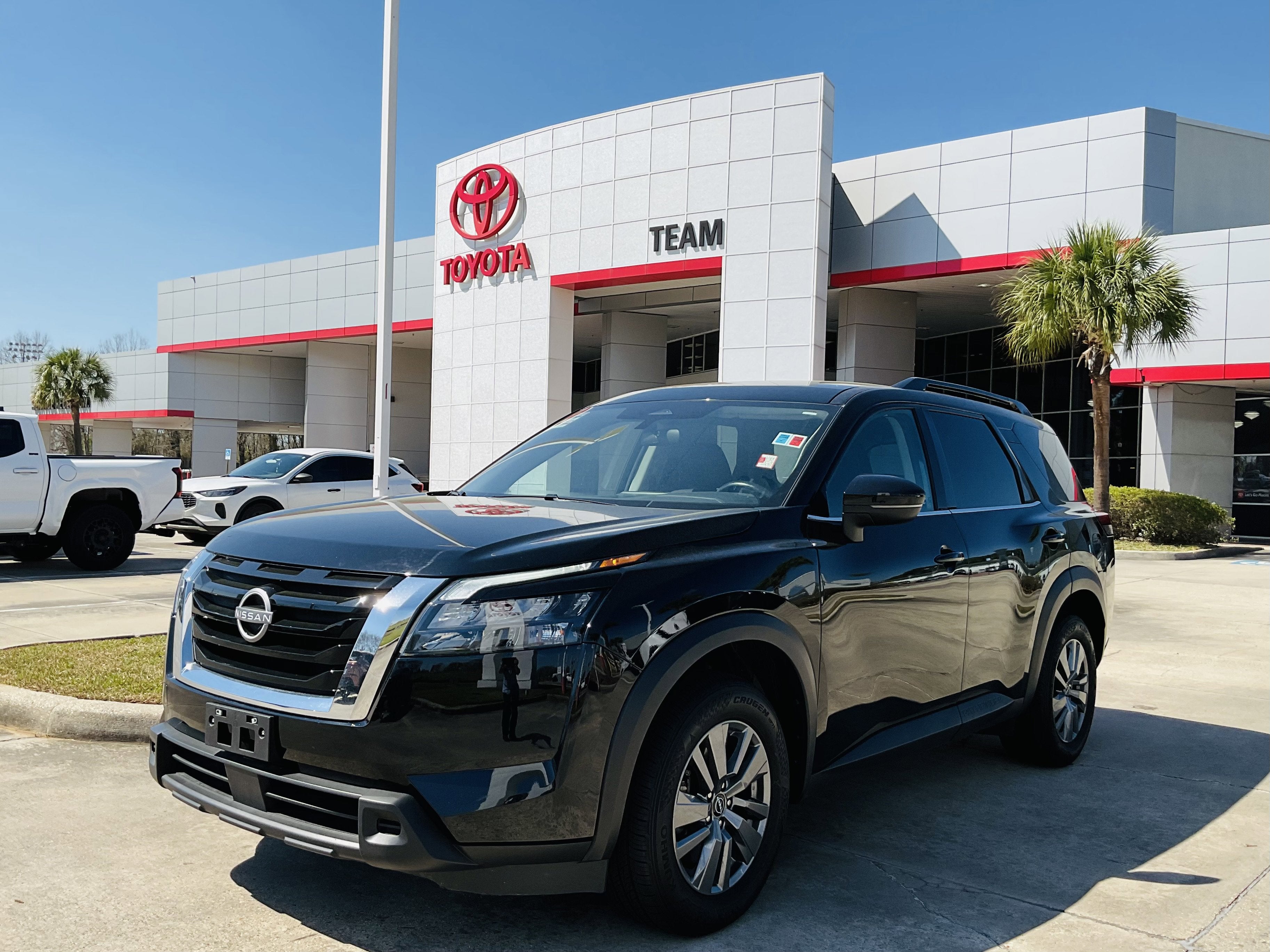 2025 Nissan Pathfinder SV