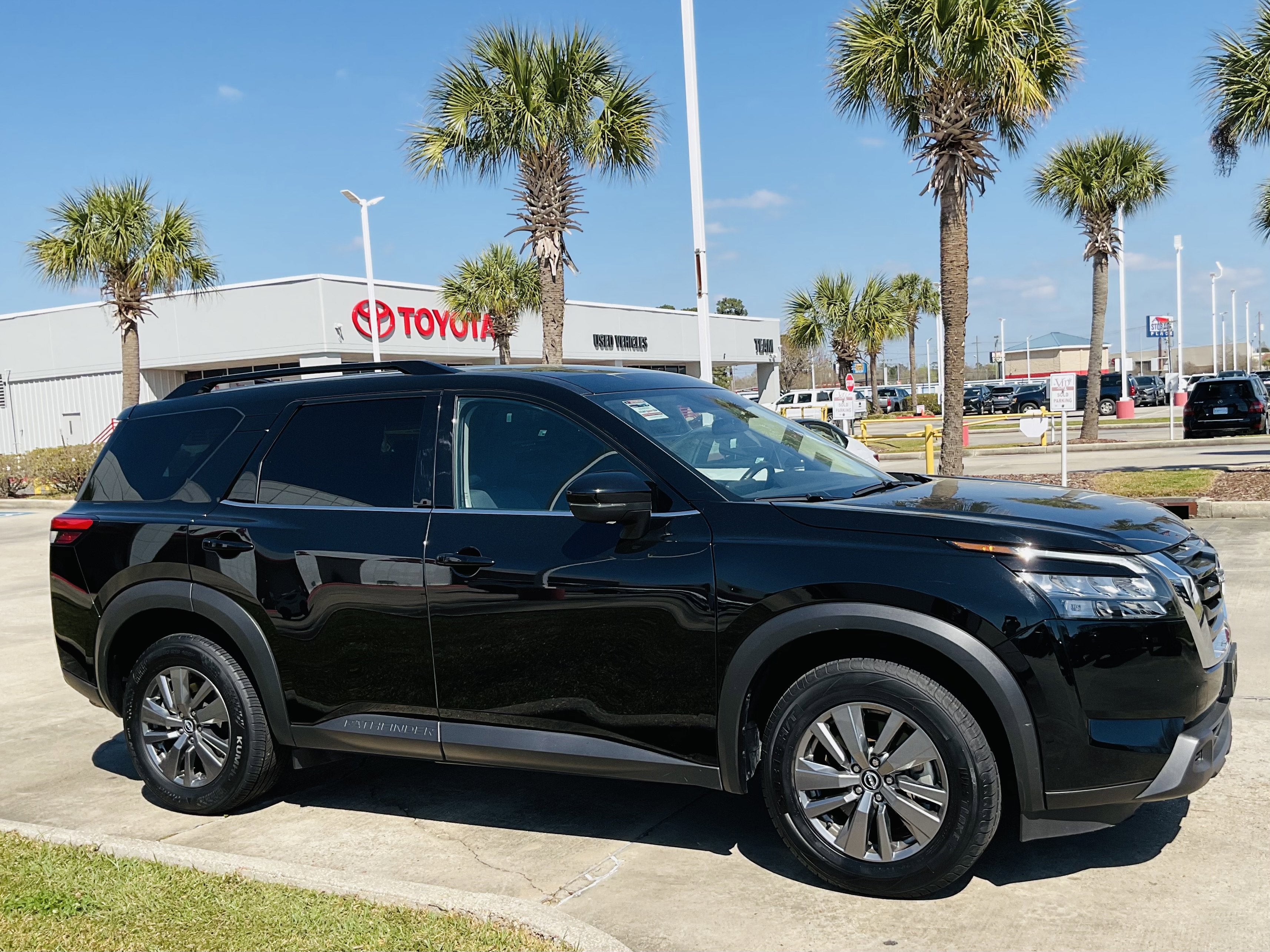 2025 Nissan Pathfinder SV