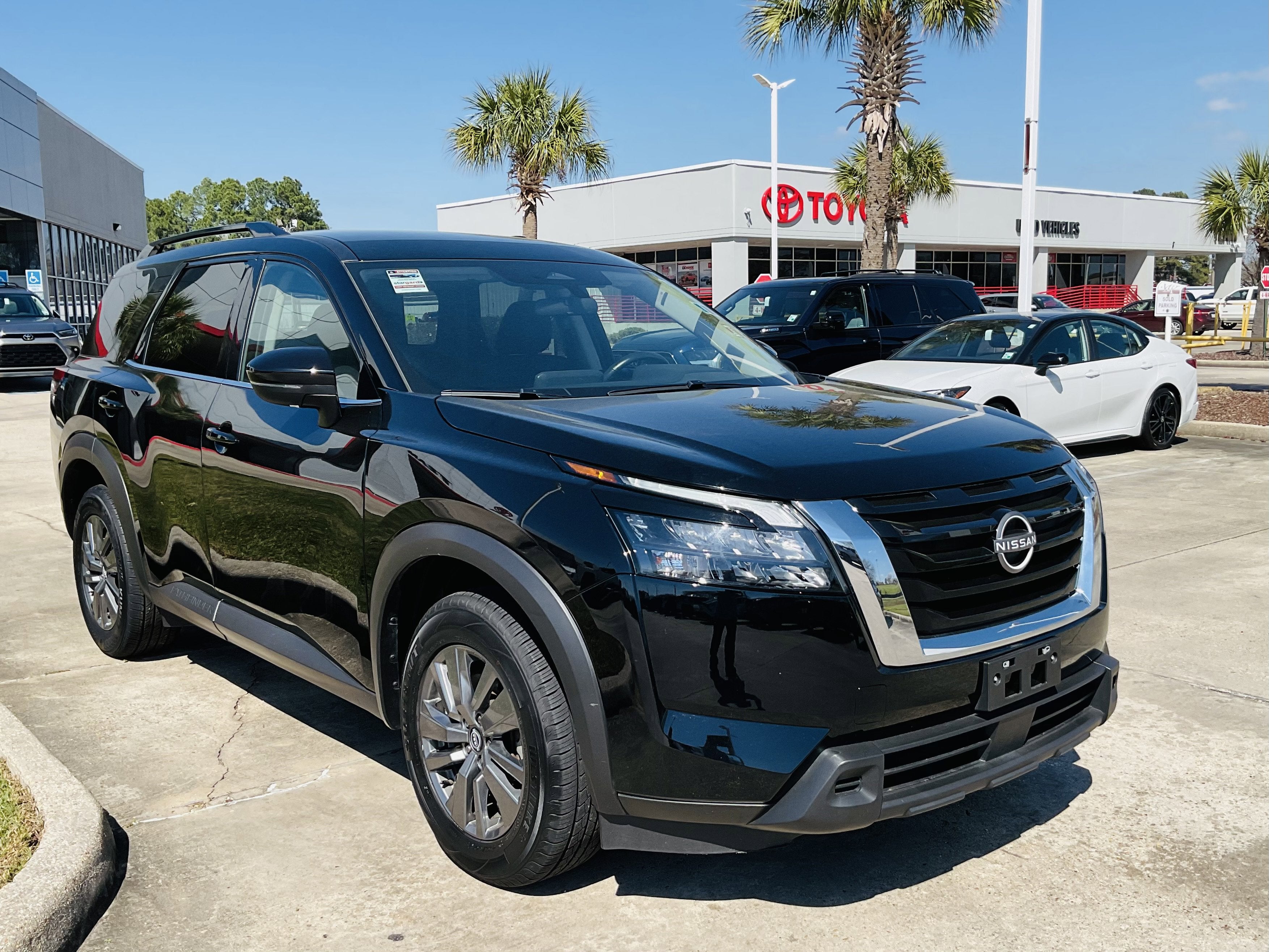 2025 Nissan Pathfinder SV