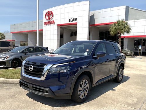 2025 Nissan Pathfinder SV