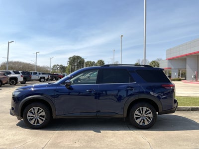 2025 Nissan Pathfinder SV