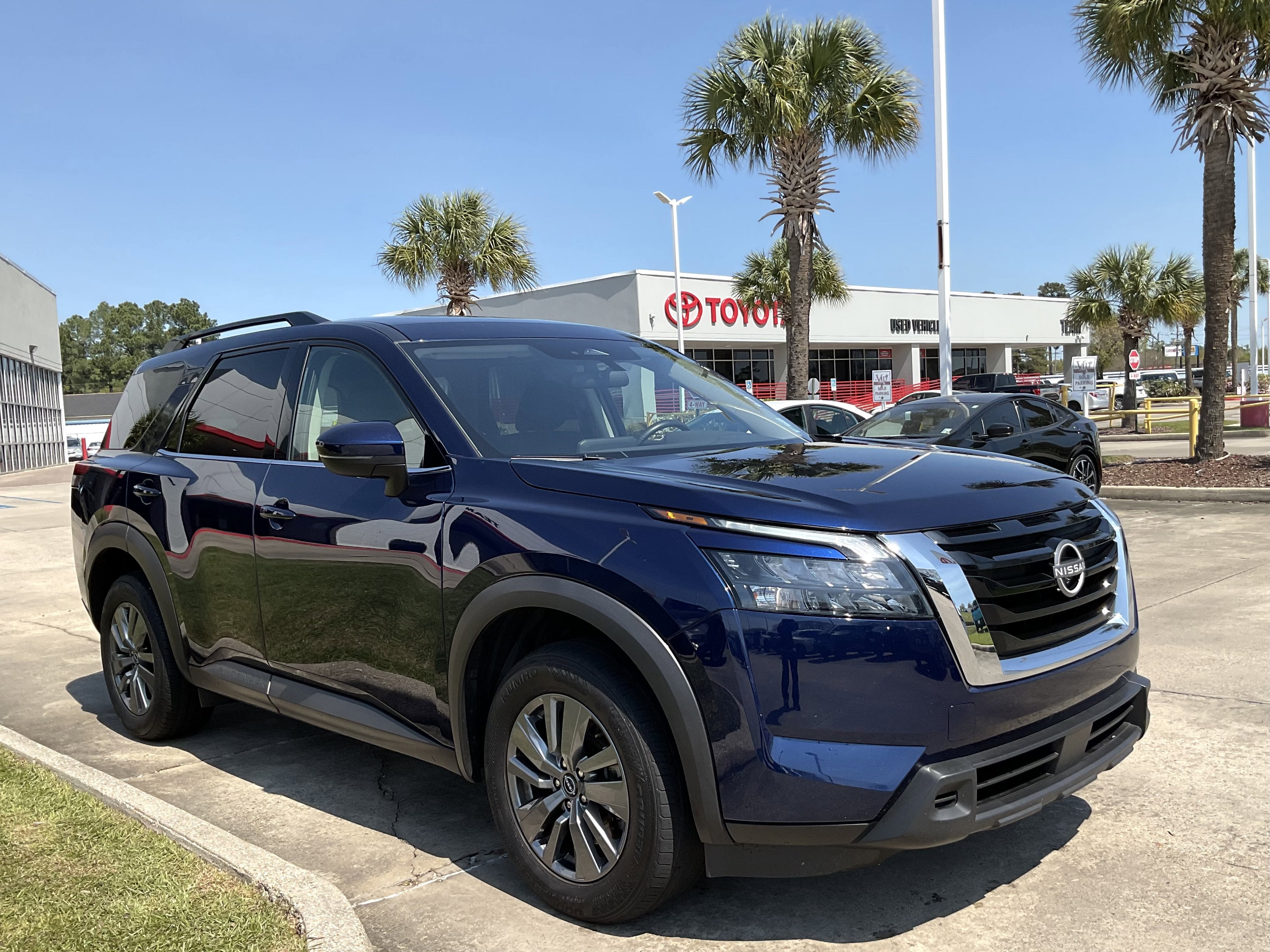 2025 Nissan Pathfinder SV