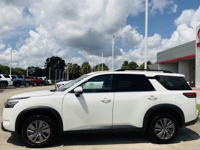 2025 Nissan Pathfinder SV