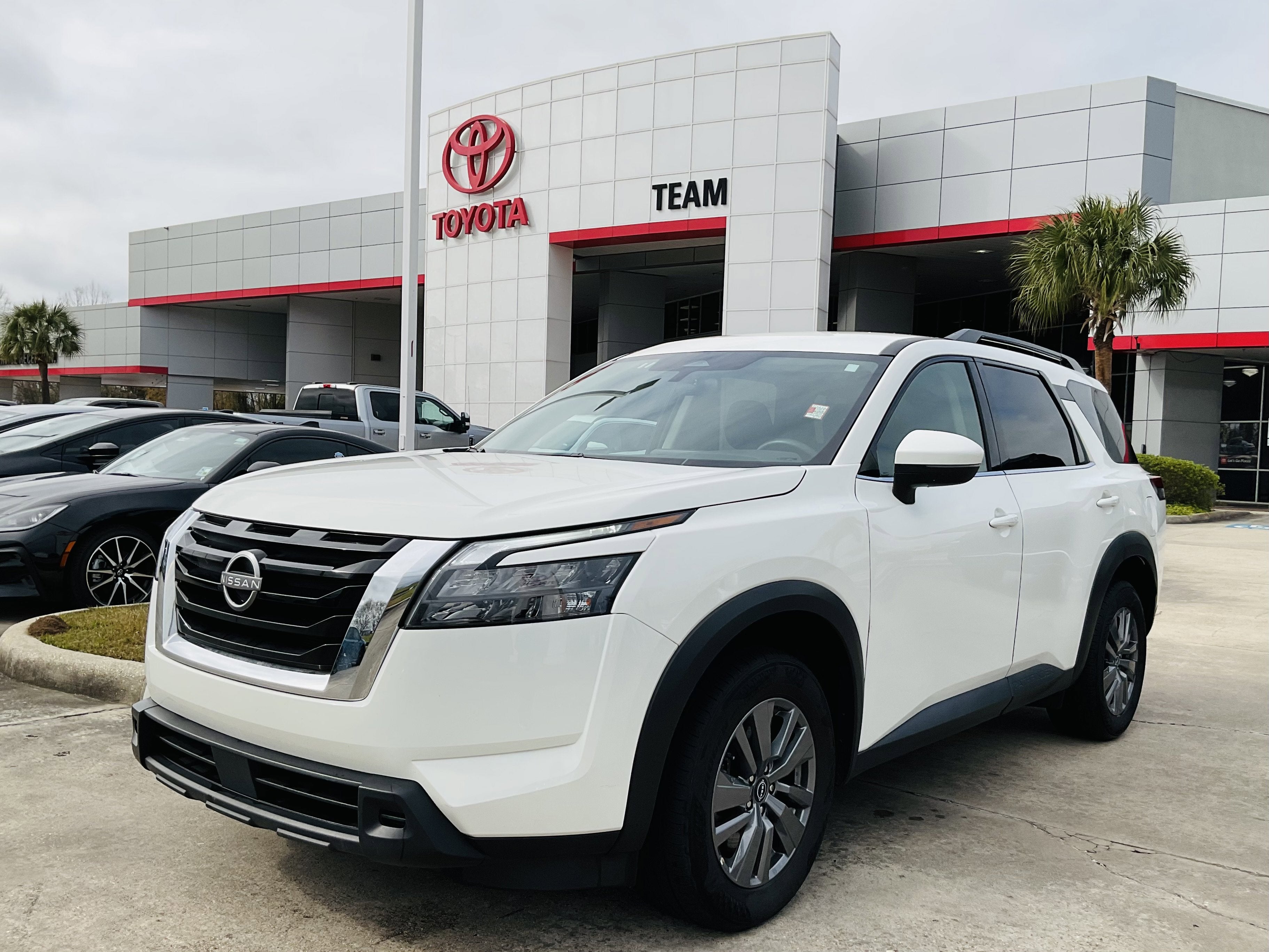 2025 Nissan Pathfinder SV