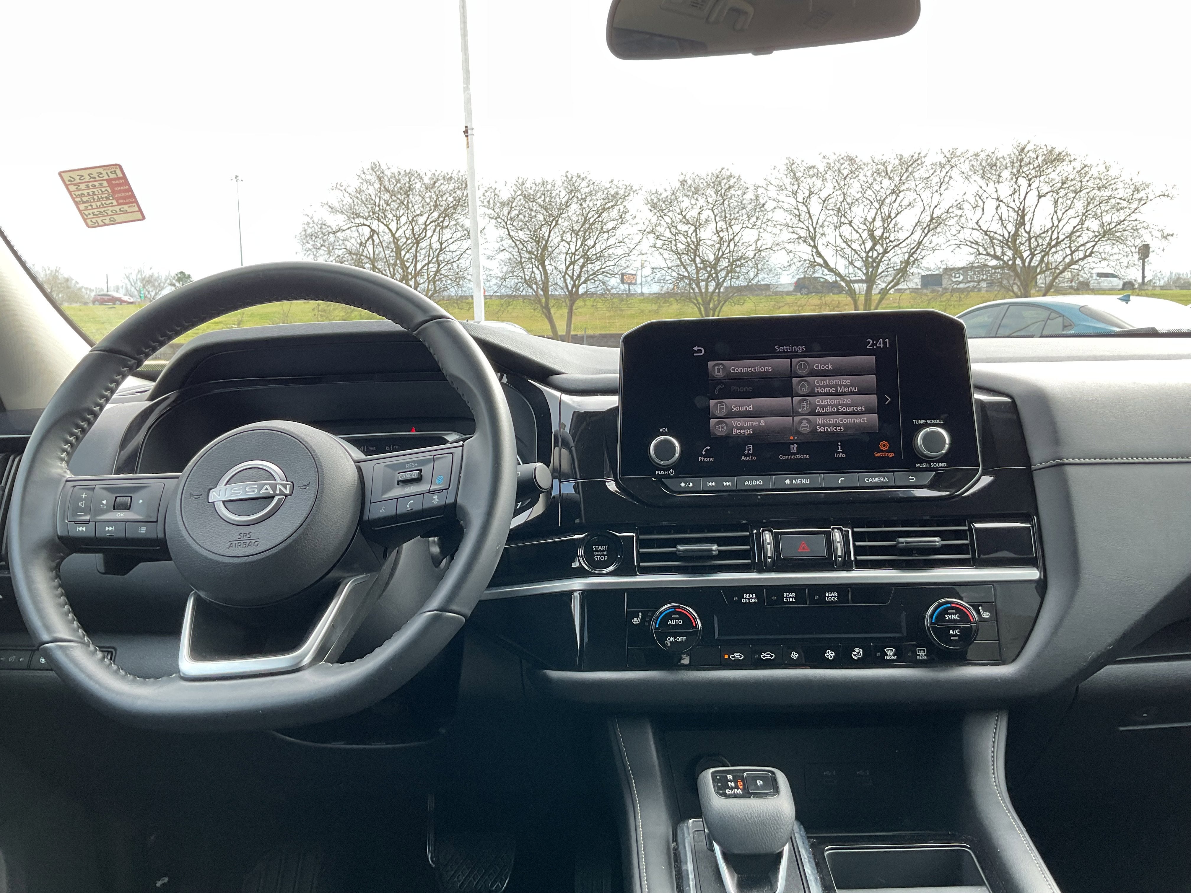 2025 Nissan Pathfinder SV