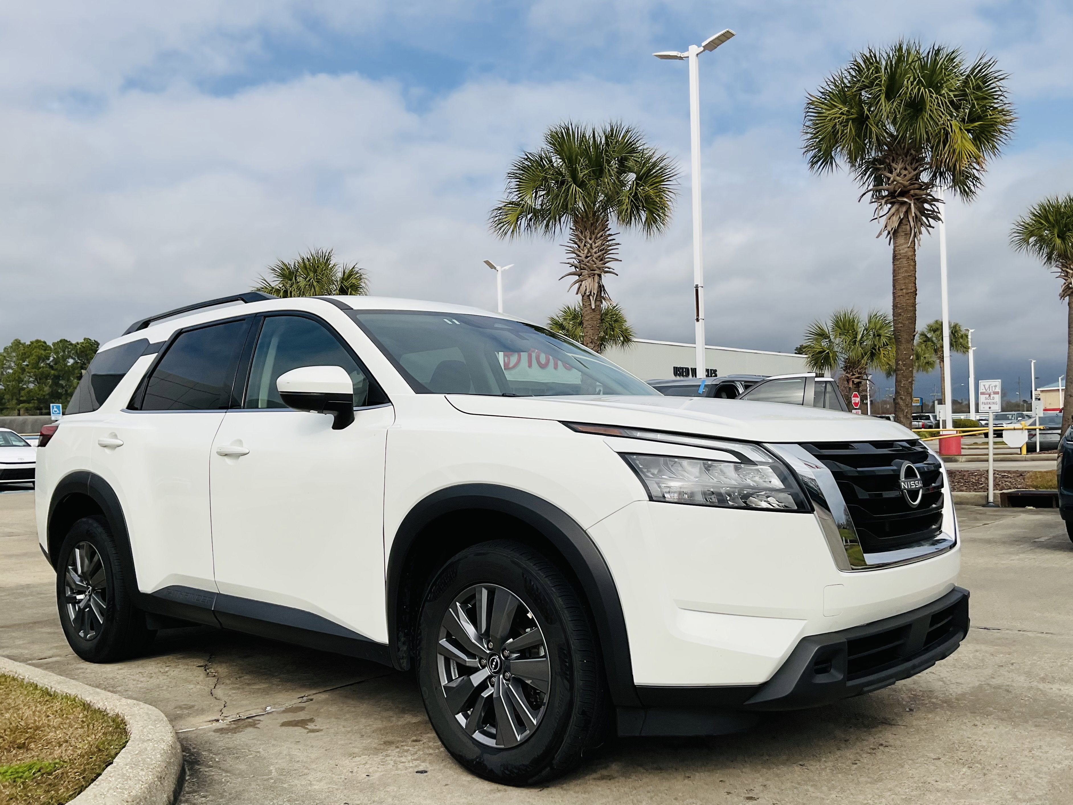 2025 Nissan Pathfinder SV