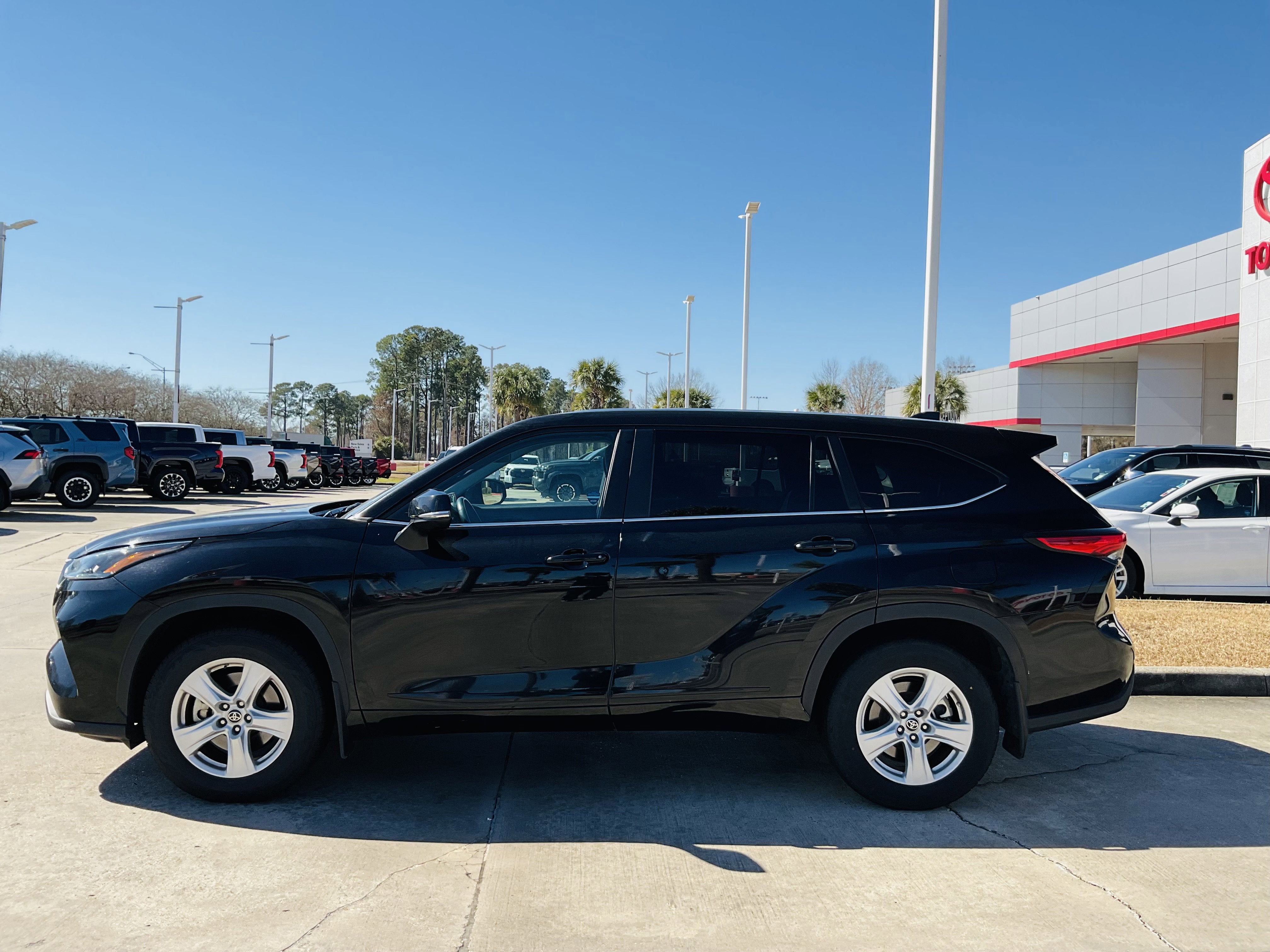 2023 Toyota HIGHLANDER LE