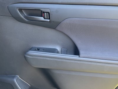 2025 Toyota HIGHLANDER LE