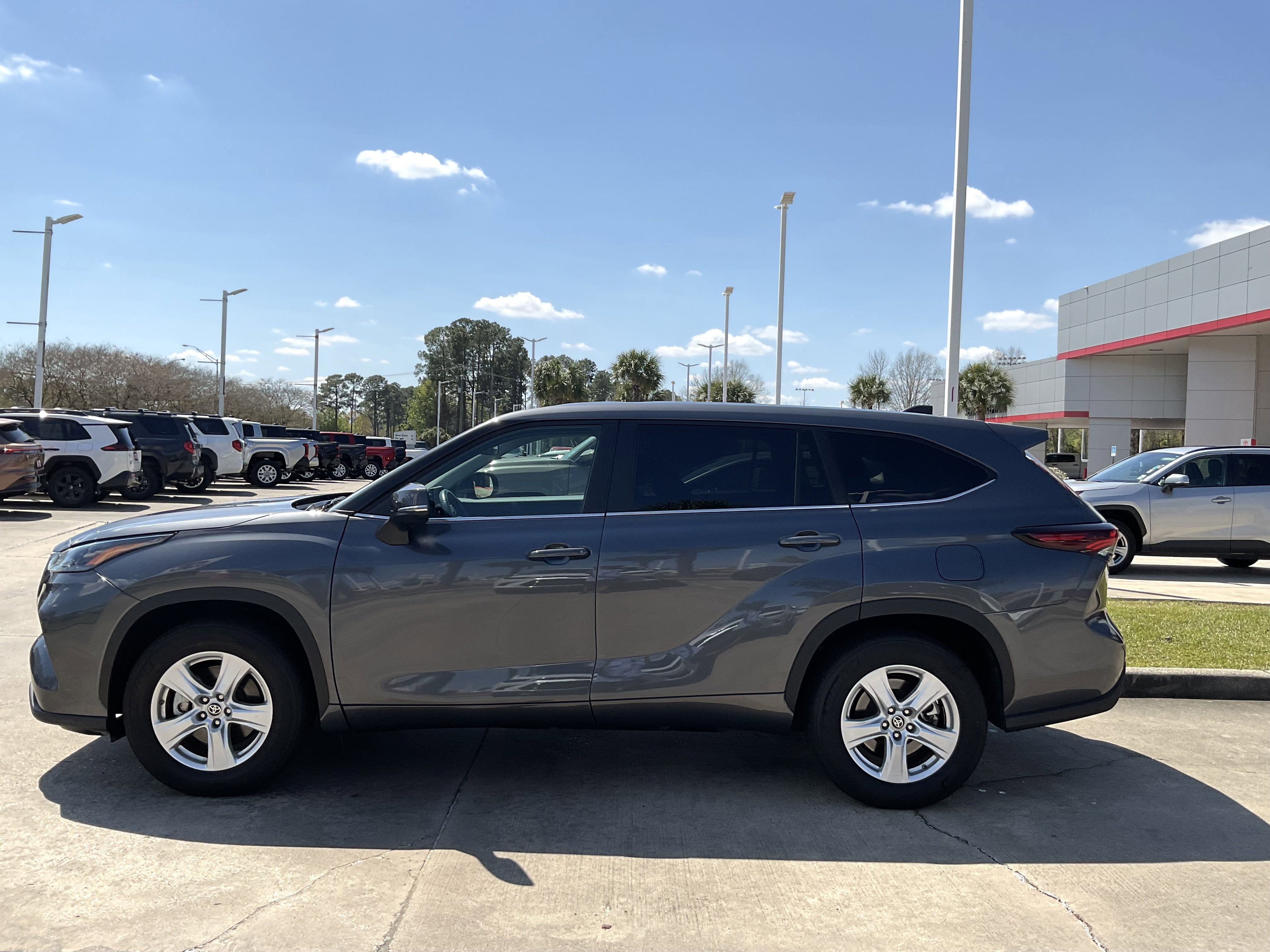 2025 Toyota HIGHLANDER LE