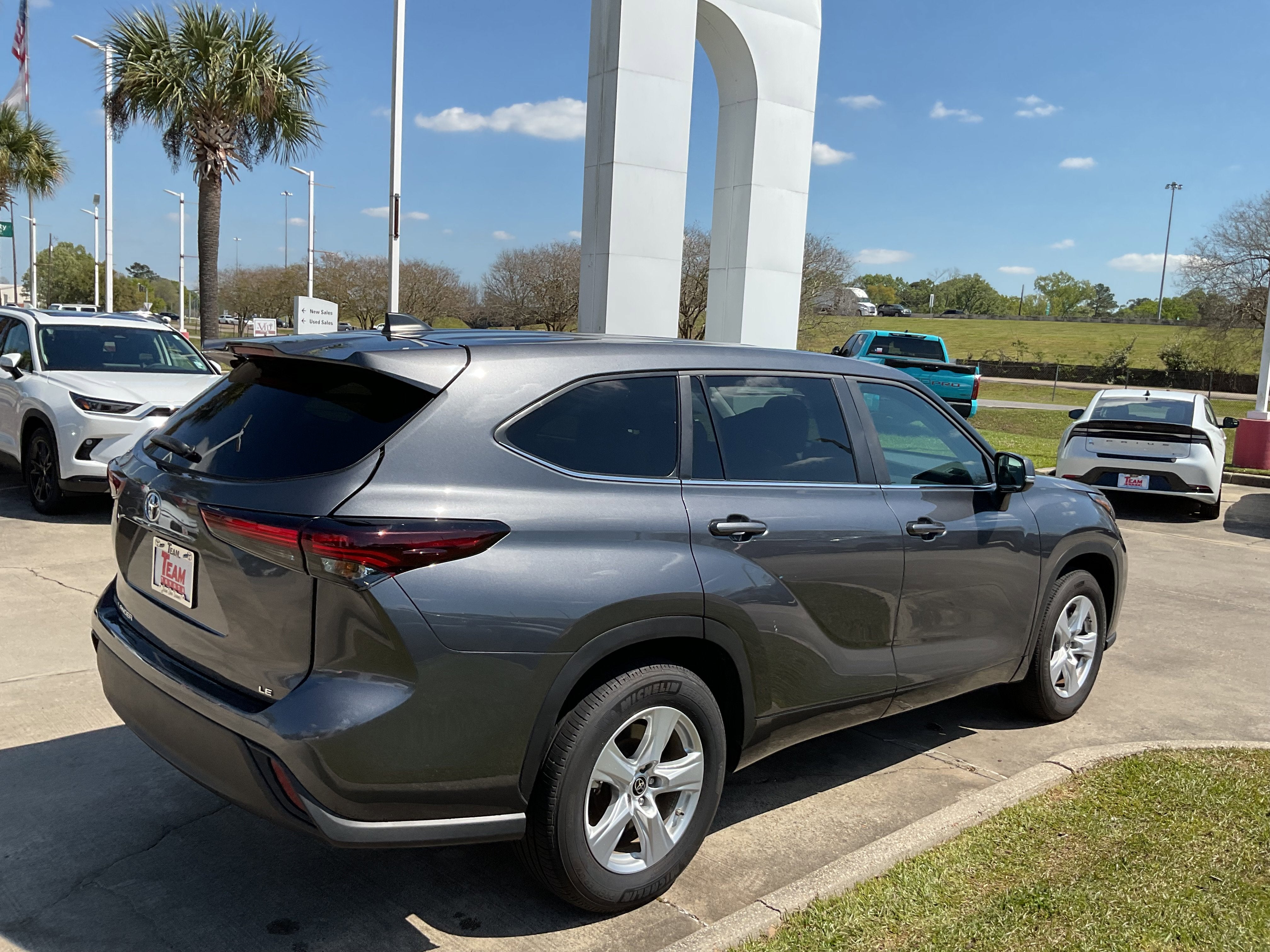 2025 Toyota HIGHLANDER LE