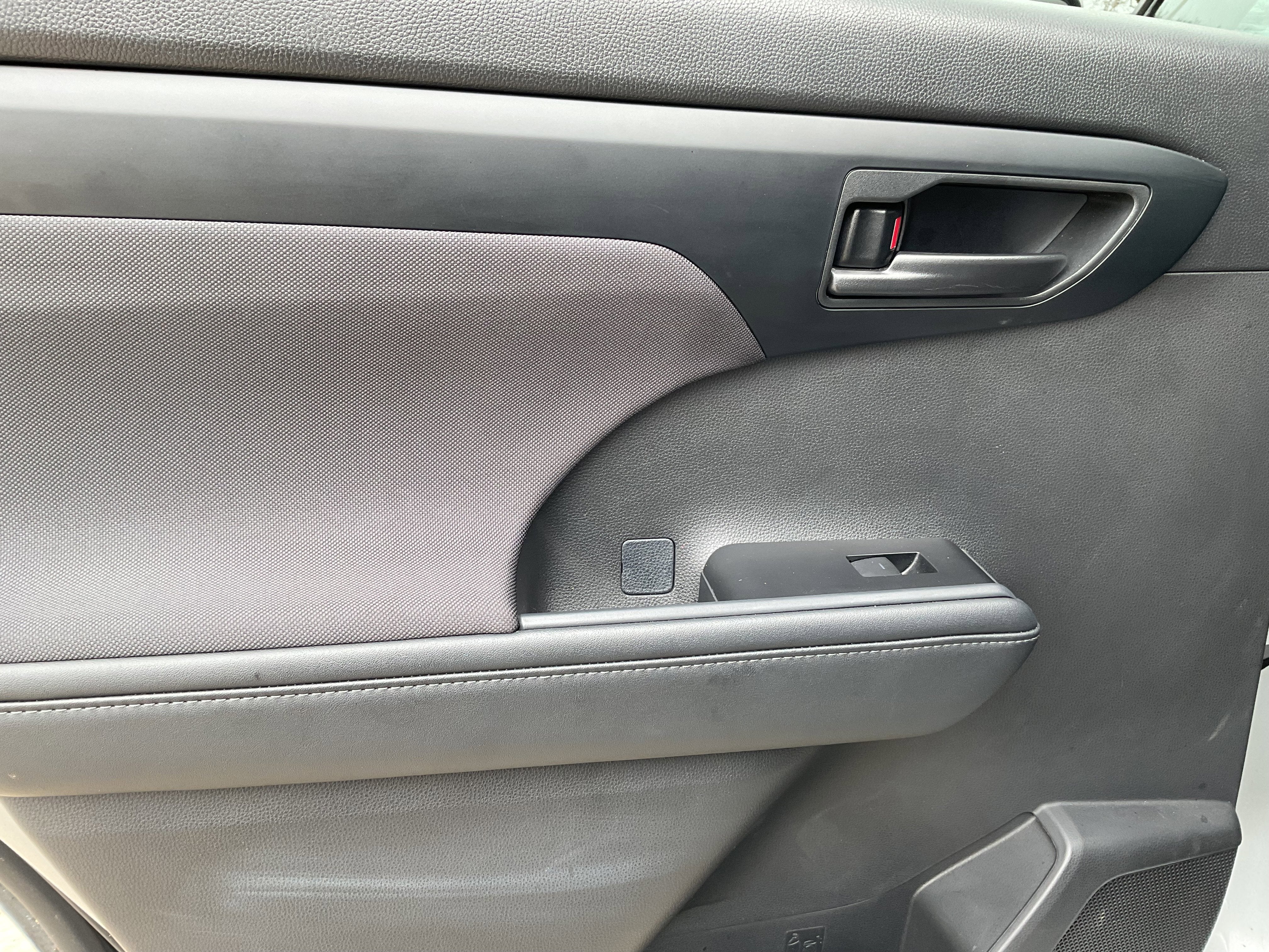 2025 Toyota HIGHLANDER LE