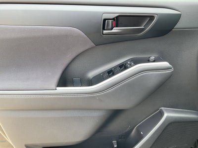 2025 Toyota HIGHLANDER LE