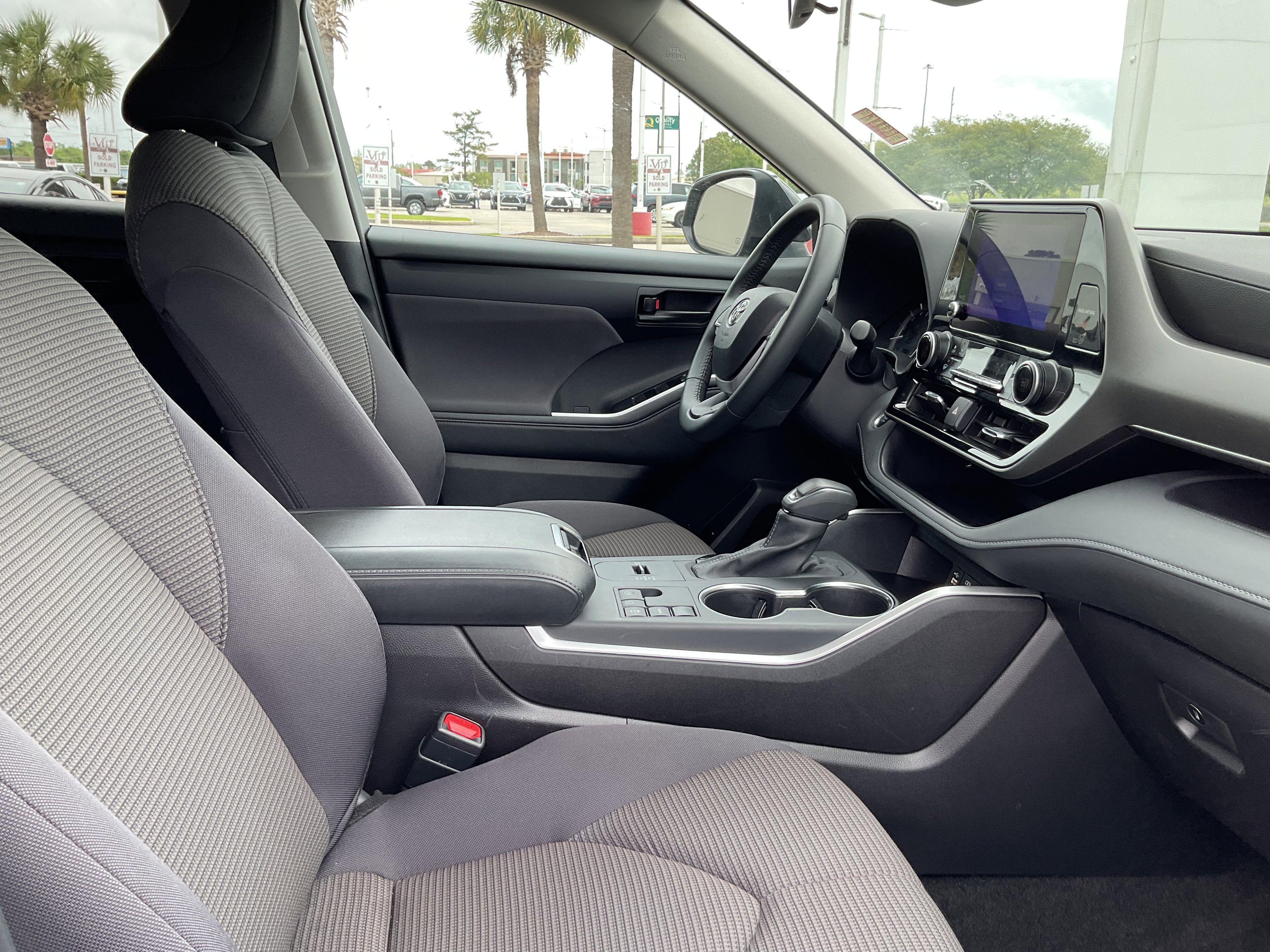 2025 Toyota HIGHLANDER LE