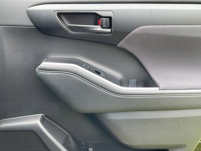 2025 Toyota HIGHLANDER LE