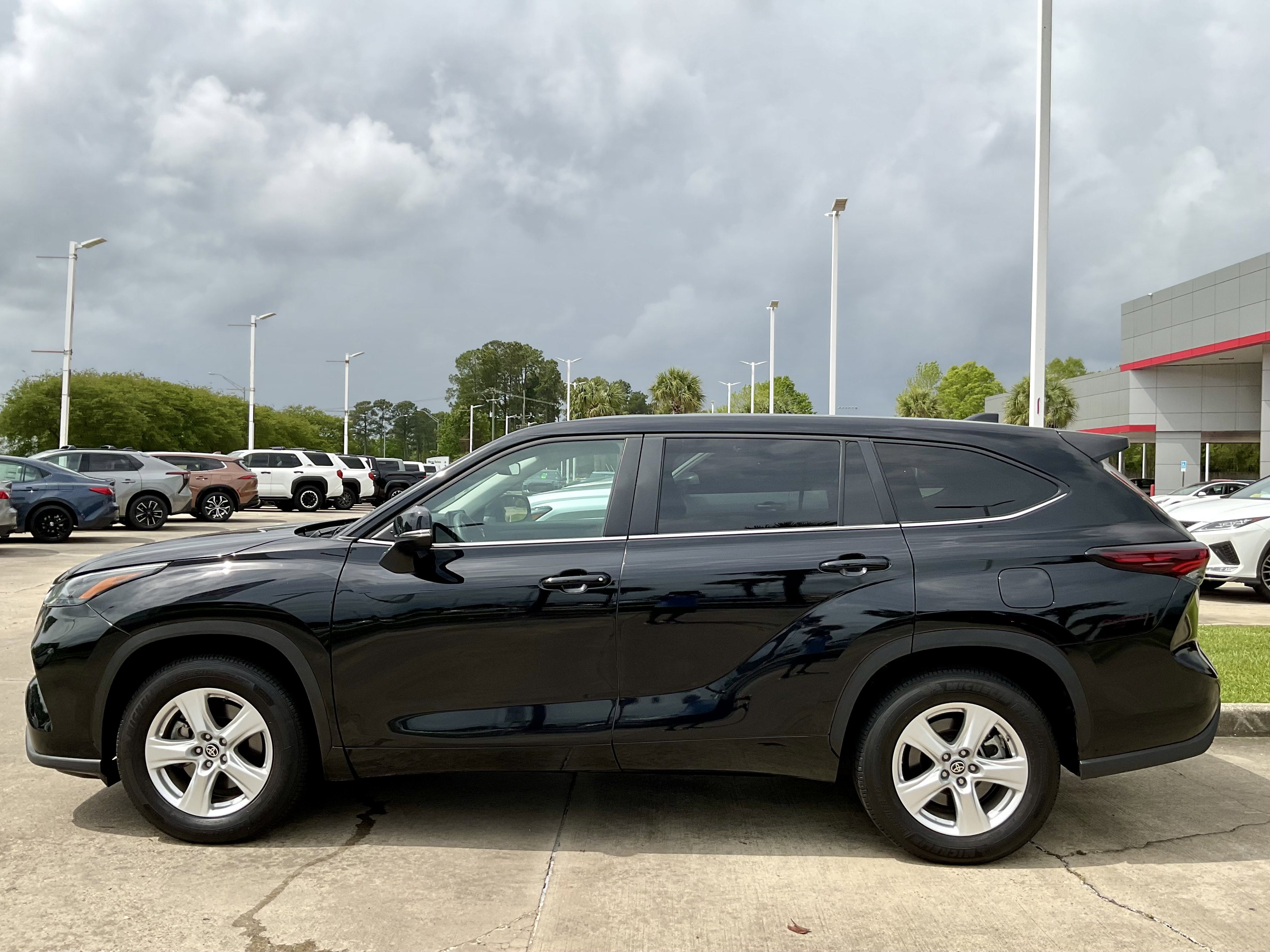 2025 Toyota HIGHLANDER LE