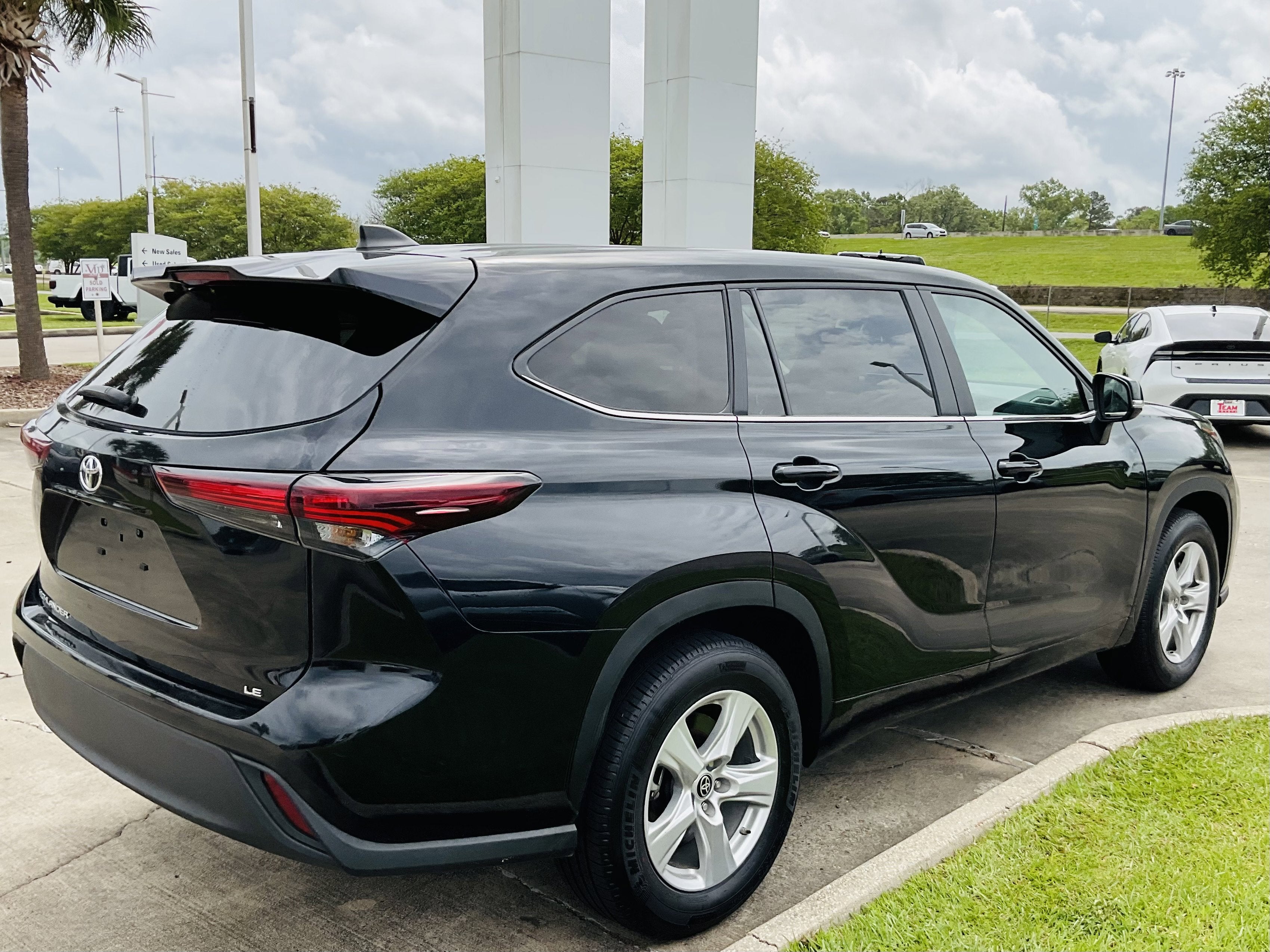 2025 Toyota HIGHLANDER LE