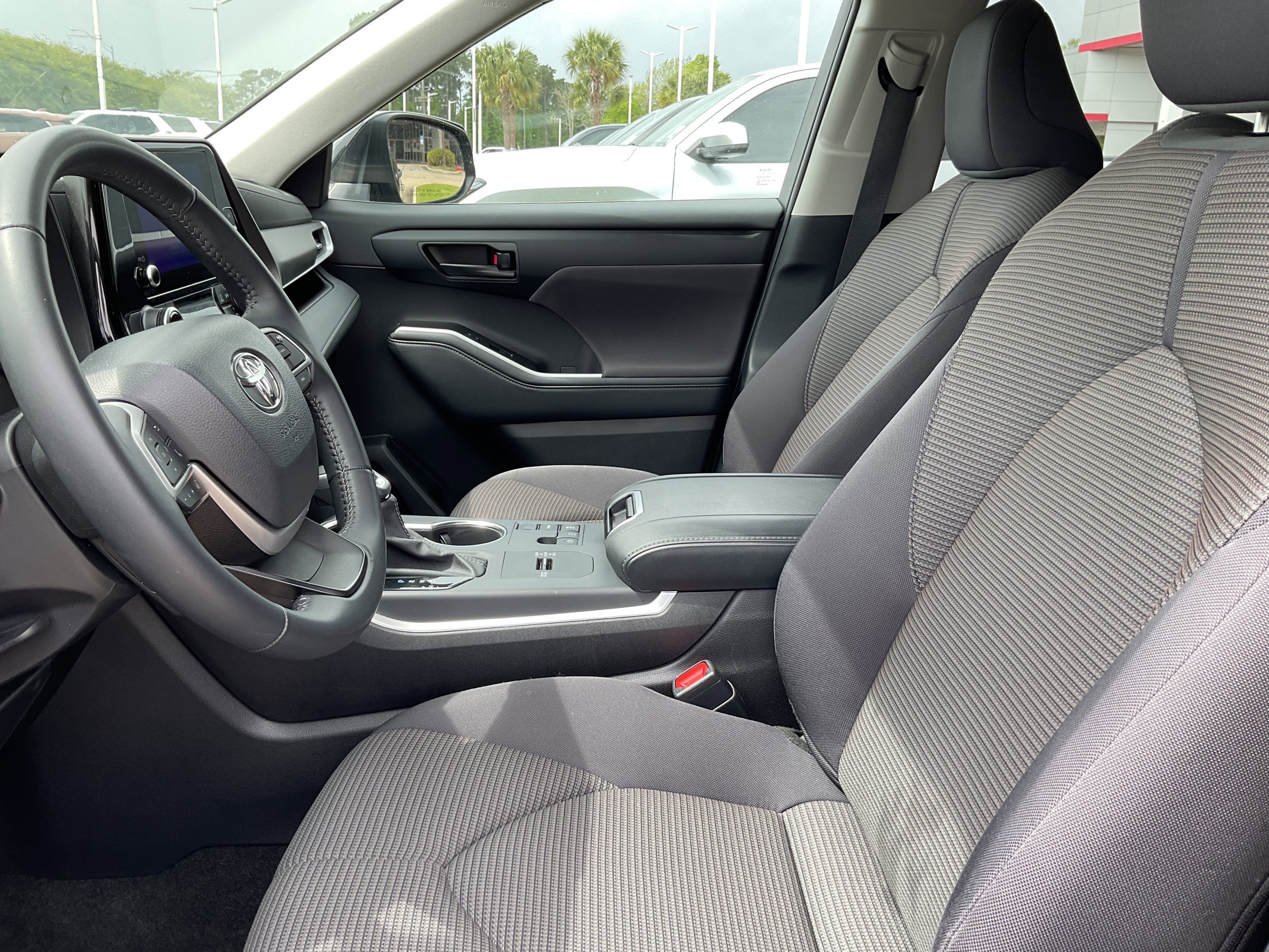 2025 Toyota HIGHLANDER LE