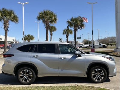 2024 Toyota HIGHLANDER XLE