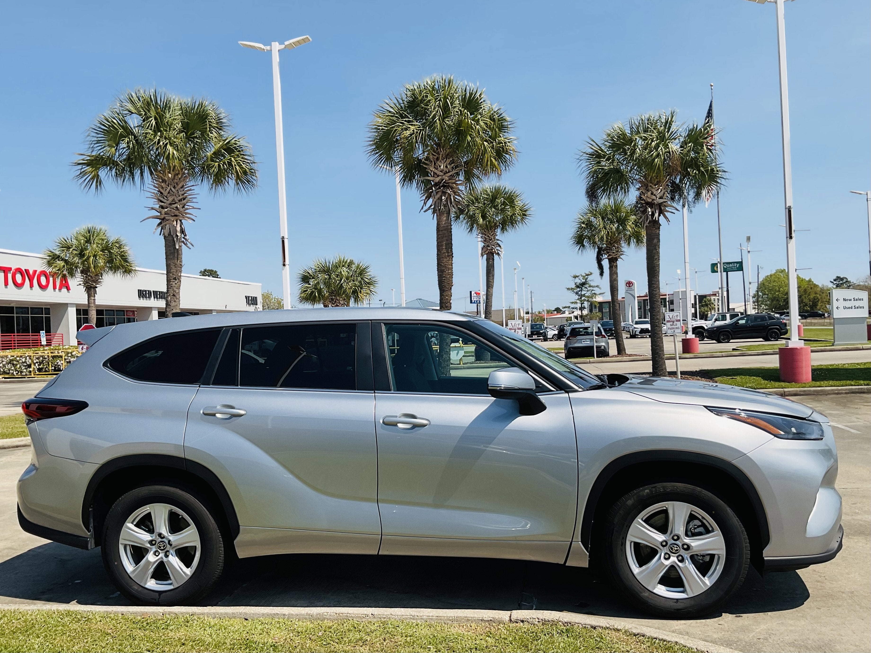 2025 Toyota HIGHLANDER LE