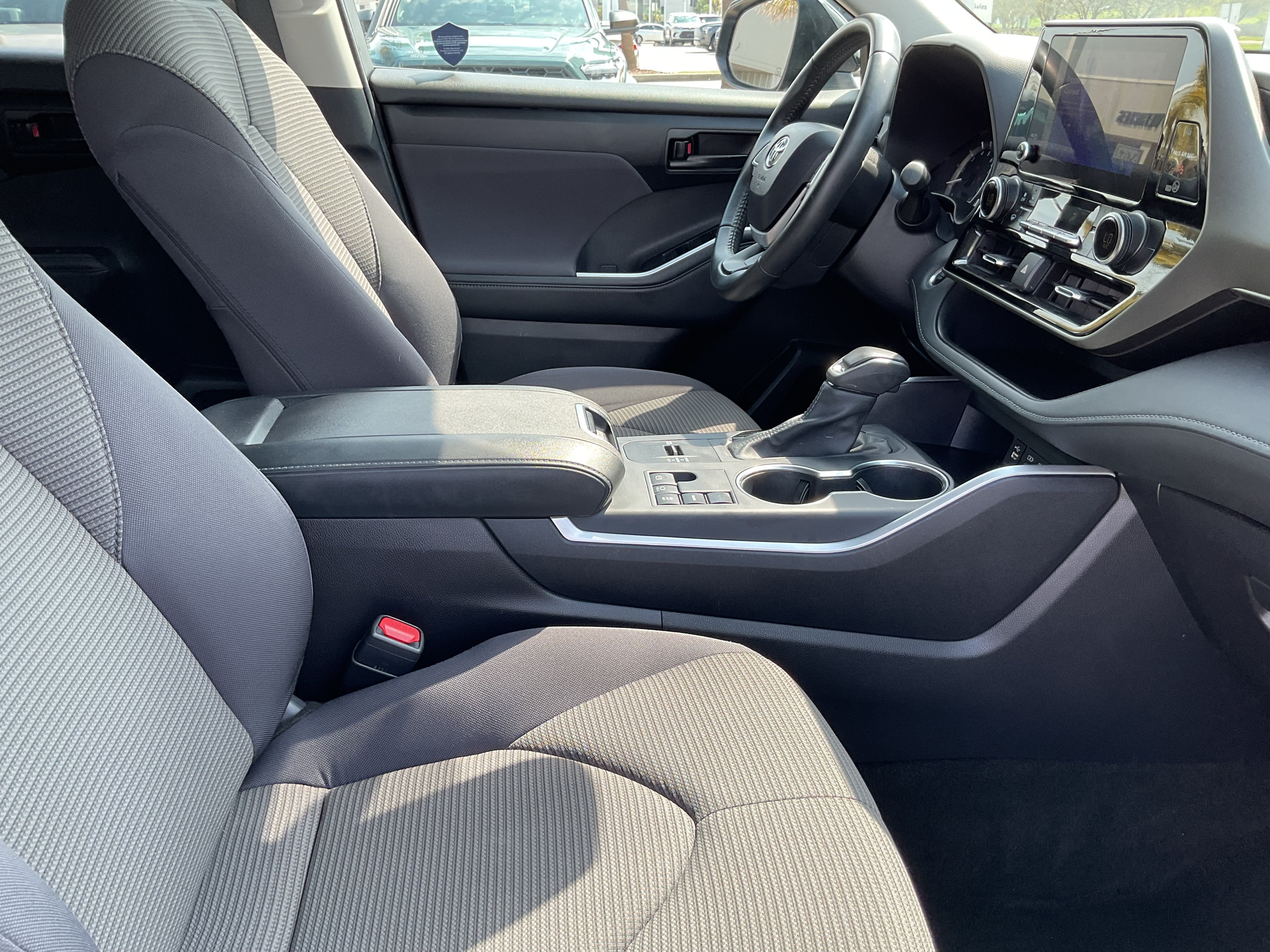 2025 Toyota Highlander LE
