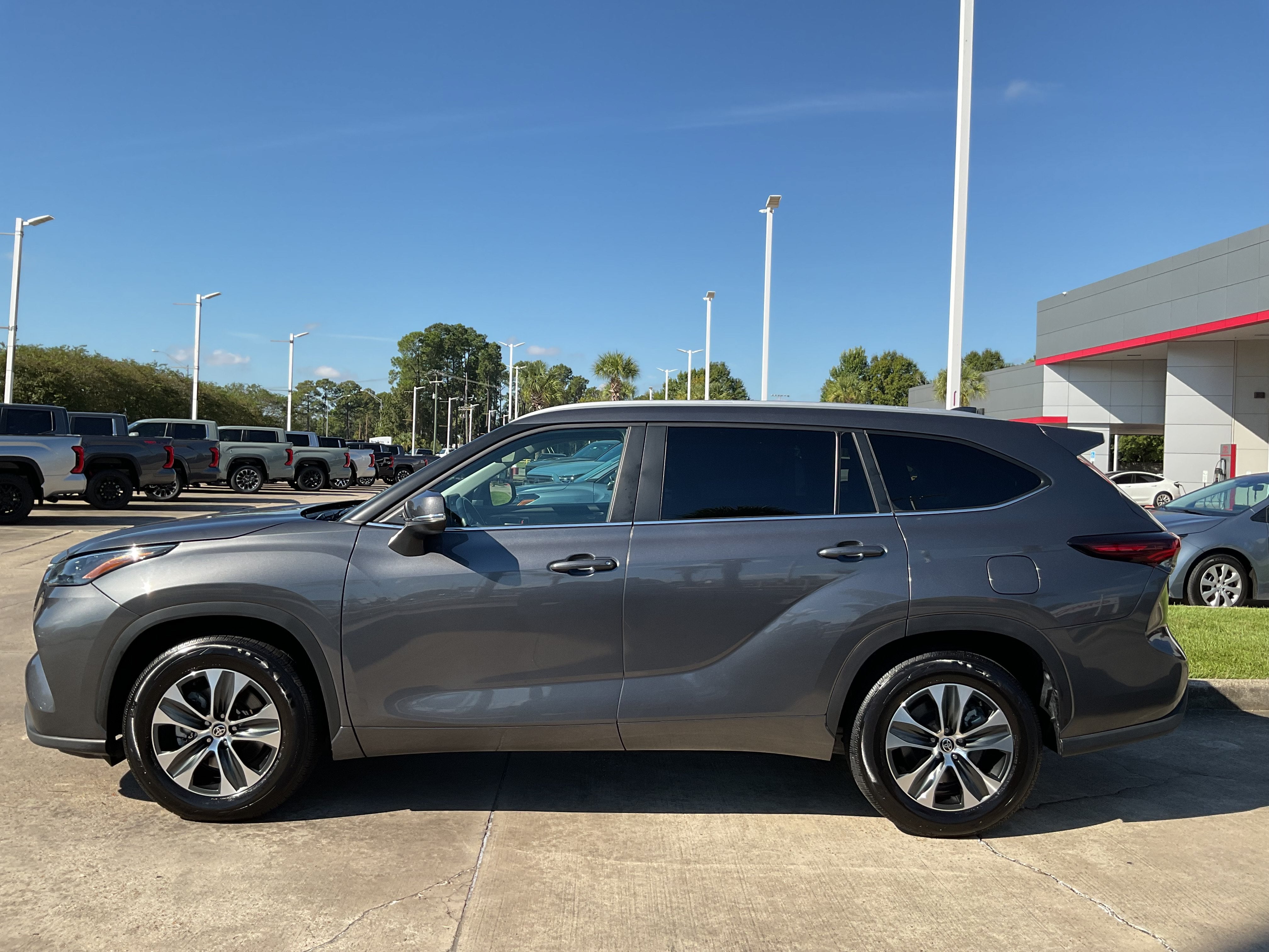2025 Toyota Highlander XLE